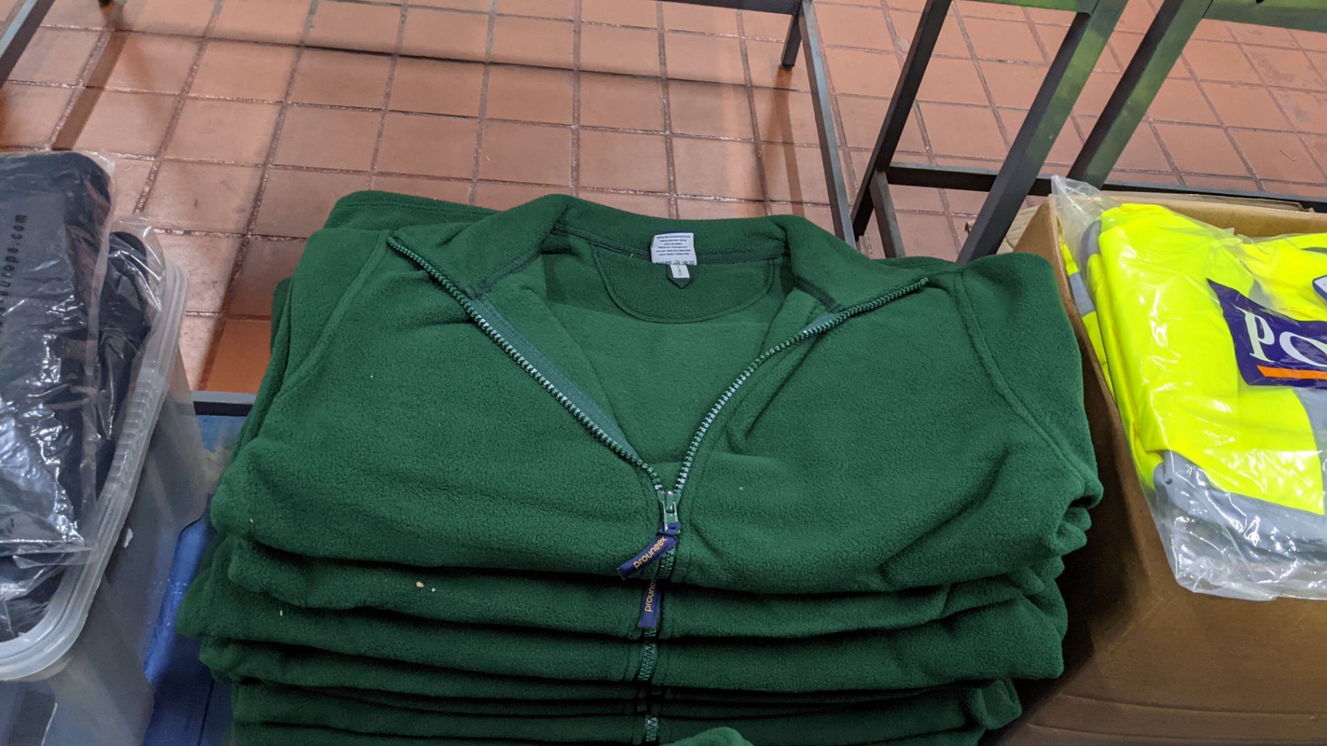 20 off Prouneek Premium green fleece full zip jackets in assorted sizes - Image 5 of 8