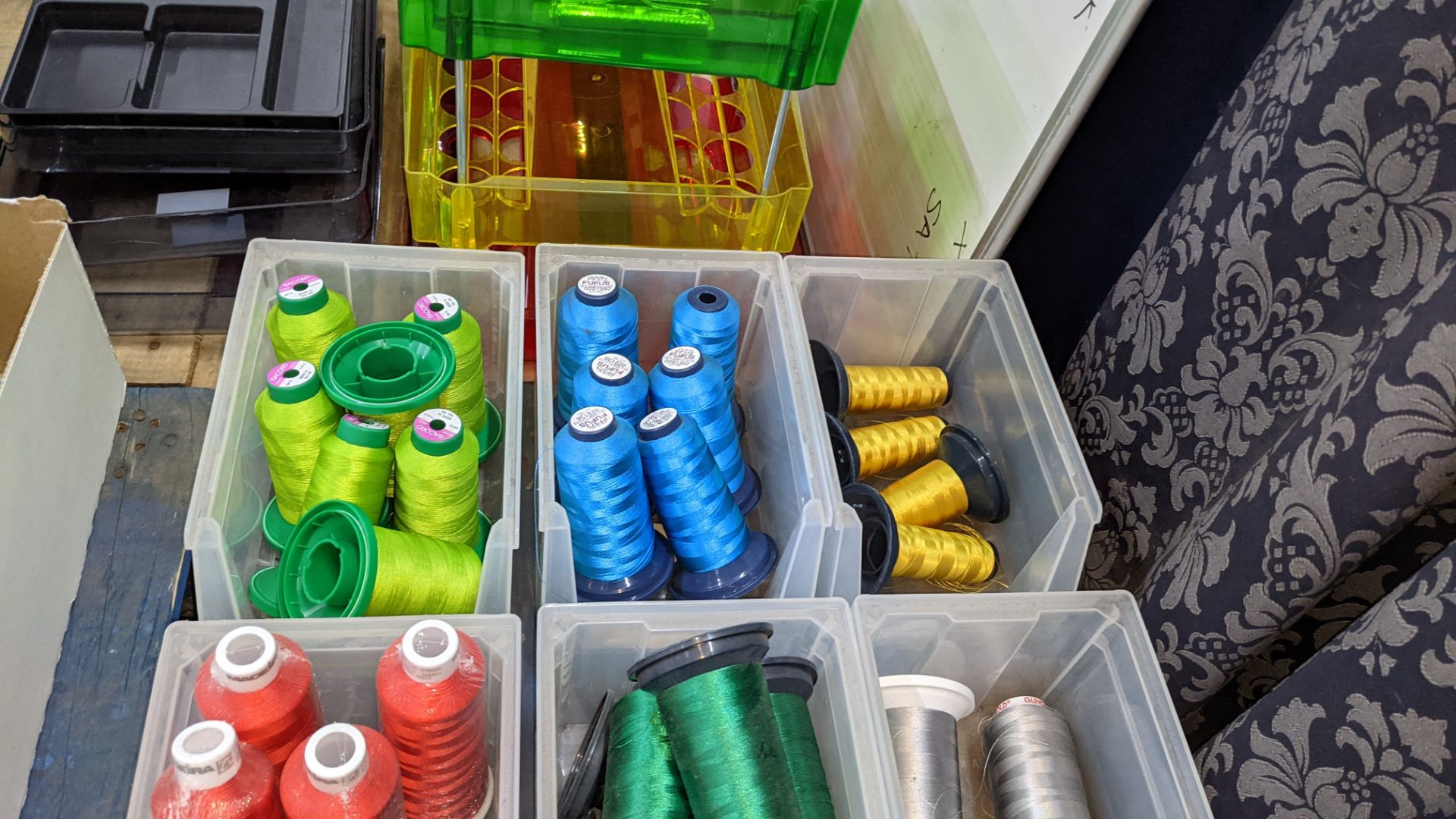 12 storage bins & their contents of embroidery thread - Image 6 of 6