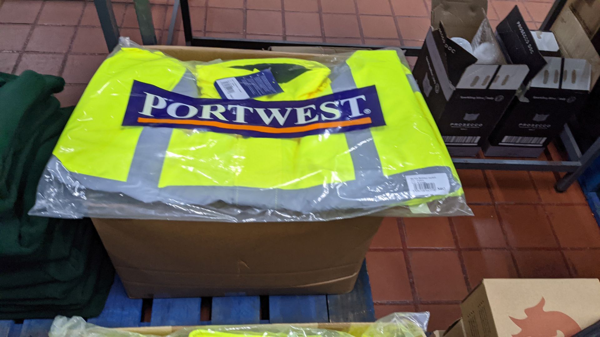 10 off Portwest hi-vis bomber jackets in assorted sizes - this lot consists of 2 cartons each contai - Image 7 of 9