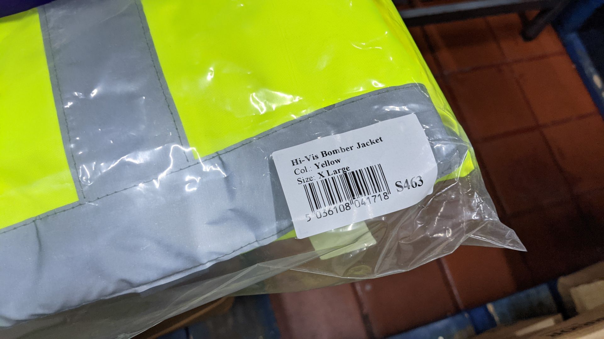 10 off Portwest hi-vis bomber jackets in assorted sizes - this lot consists of 2 cartons each contai - Image 9 of 9