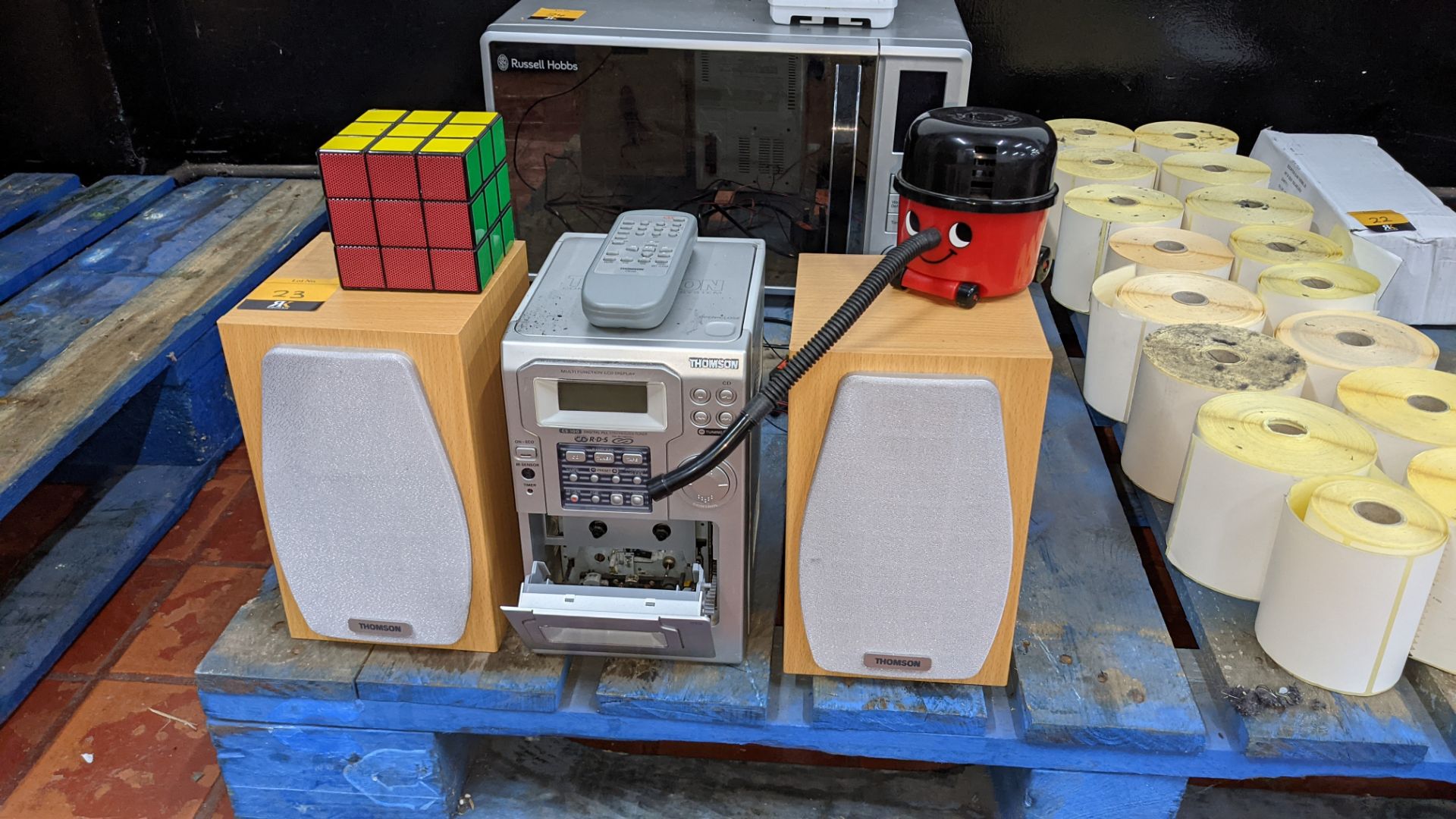 Mixed lot comprising Thomson micro hi-fi, toy Henry vacuum cleaner & Rubix cube style speaker - Image 3 of 3