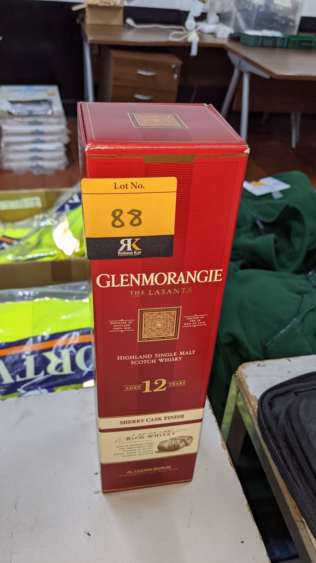 Glenmorangie The Lasanta 12 year old Highland Single Malt Spicy & Rich Sherry Cask Finish Scotch Whi - Image 3 of 6