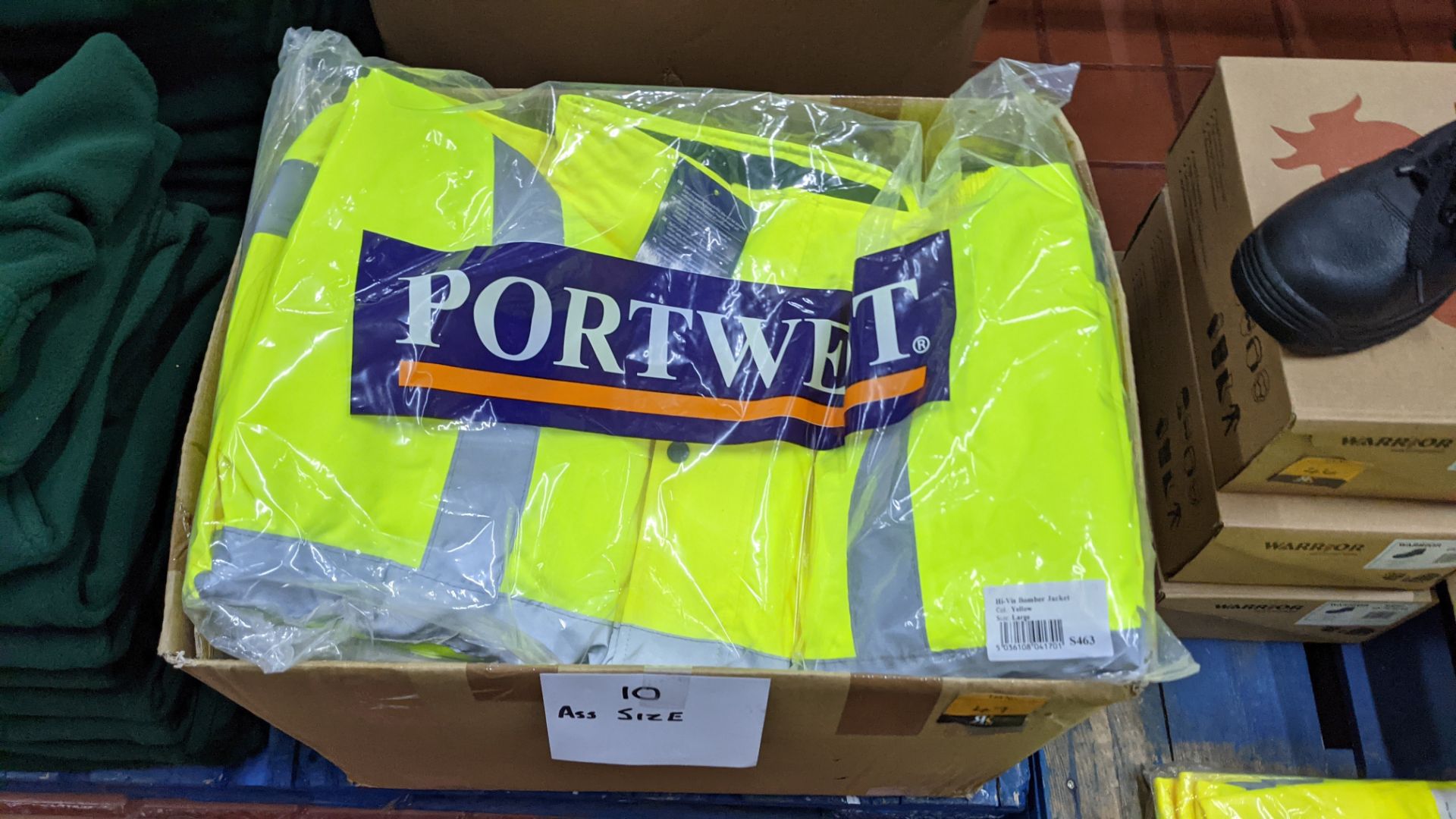 10 off Portwest hi-vis bomber jackets in assorted sizes - this lot consists of 2 cartons each contai - Image 5 of 9