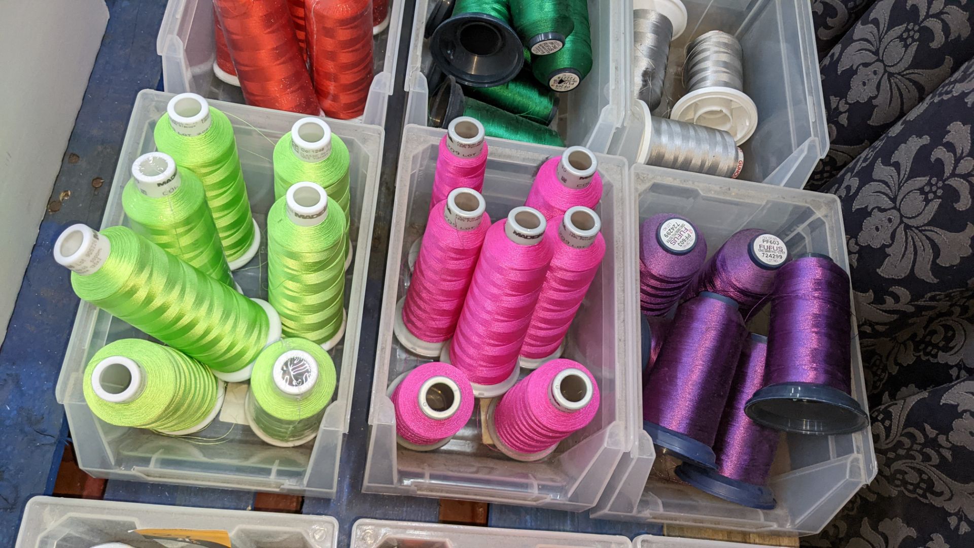 12 storage bins & their contents of embroidery thread - Image 4 of 6