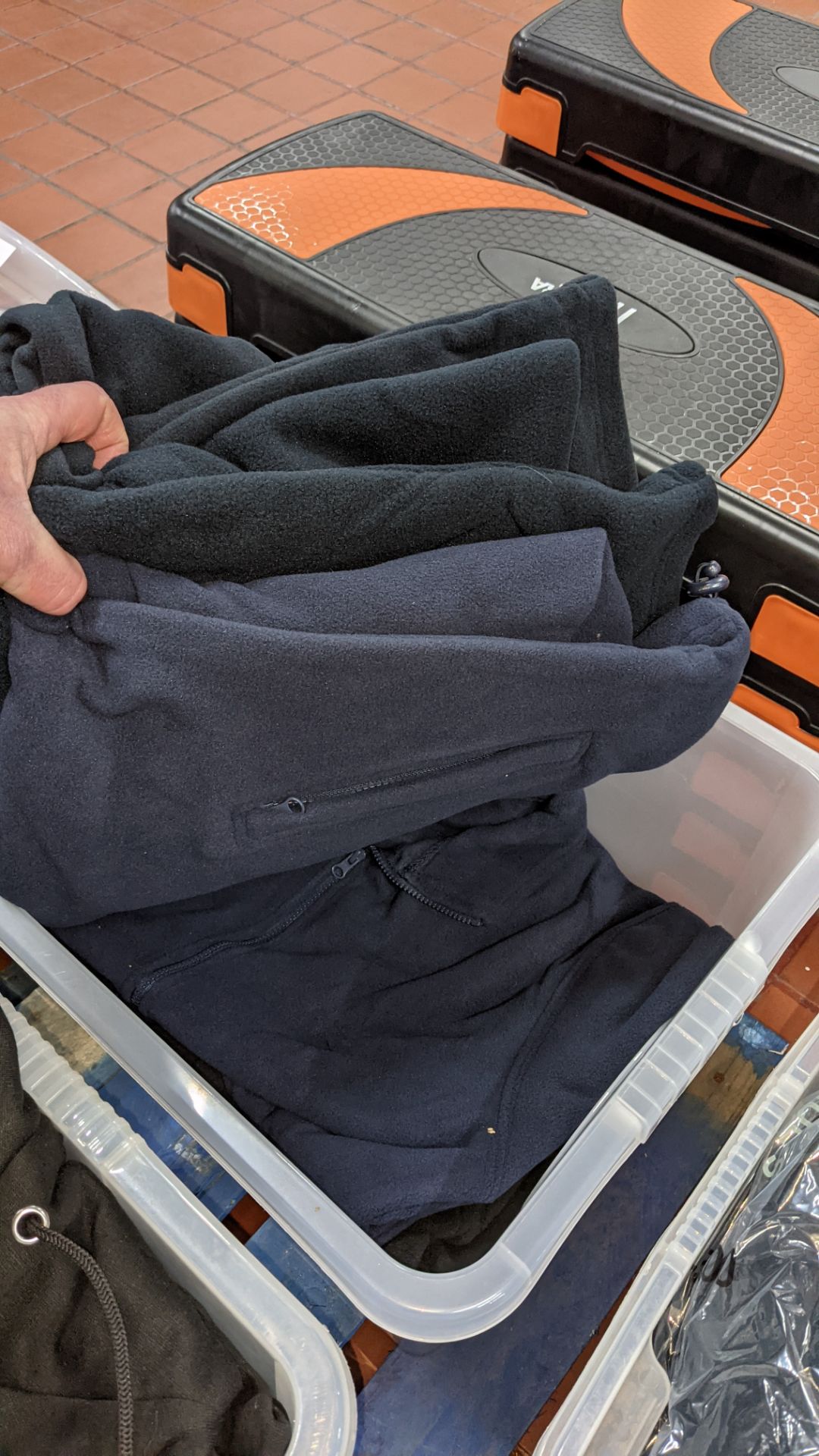 8 off assorted fleece jackets - crate excluded - Image 5 of 5