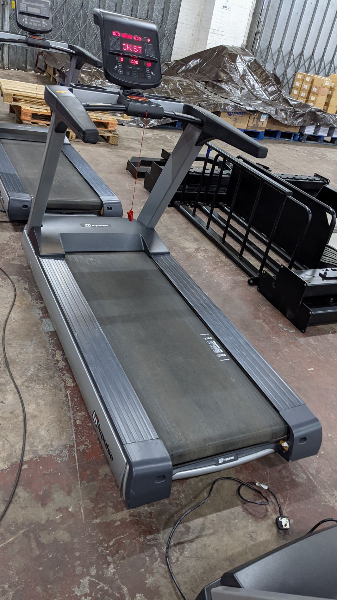 Impulse RT500H Treadmill, max. incline 15°, wide running surface of 22". Low step height 8.5". Weigh