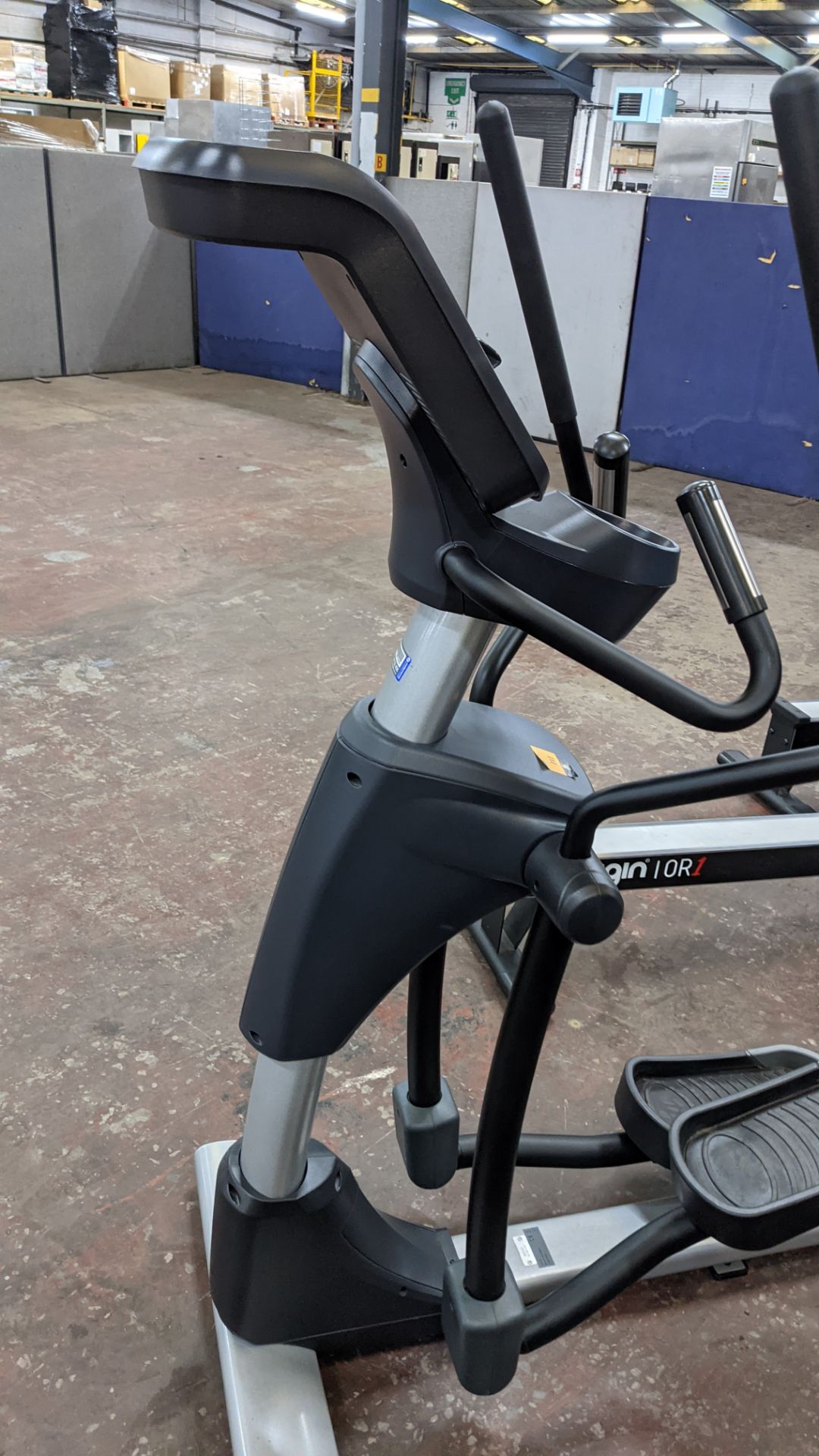 Impulse model RE500 Elliptical Cross Trainer. 21" stride length, 7" step on height. LED display cons - Image 4 of 13