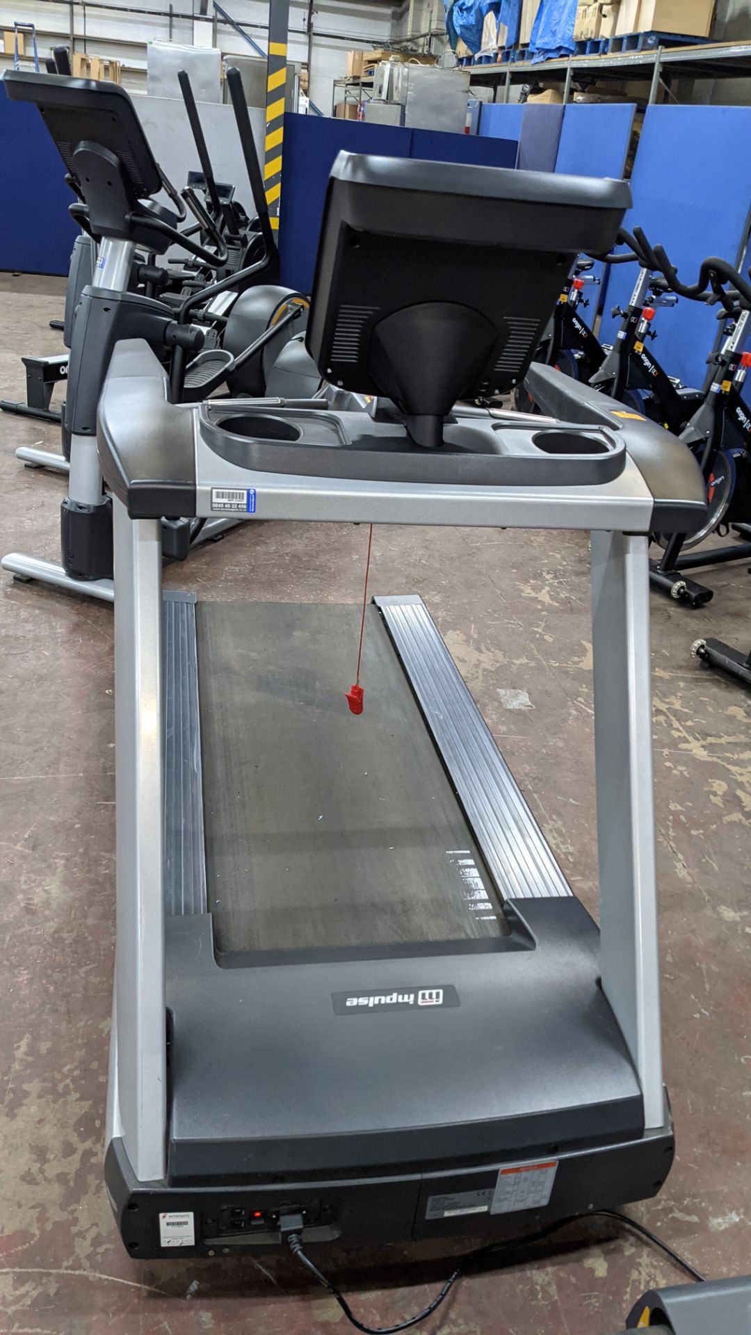 Impulse RT500H Treadmill, max. incline 15°, wide running surface of 22". Low step height 8.5". Weigh - Image 10 of 20