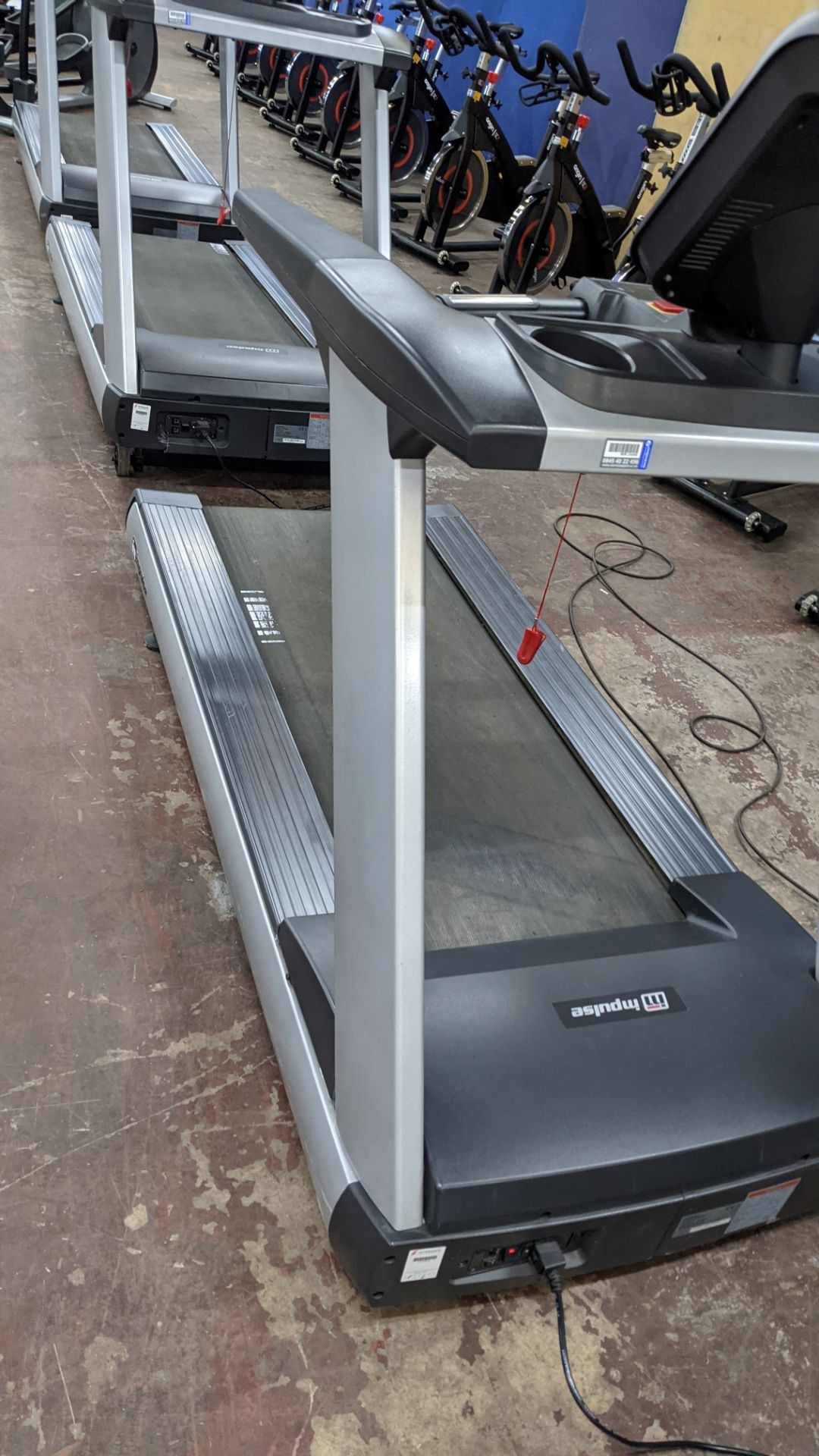 Impulse RT500H Treadmill, max. incline 15°, wide running surface of 22". Low step height 8.5". Weigh - Image 10 of 17