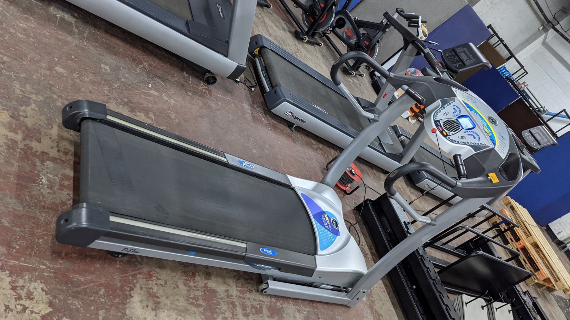 Horizon Fitness Ti31 HRC Treadmill - folds up for easy storage - Image 3 of 18