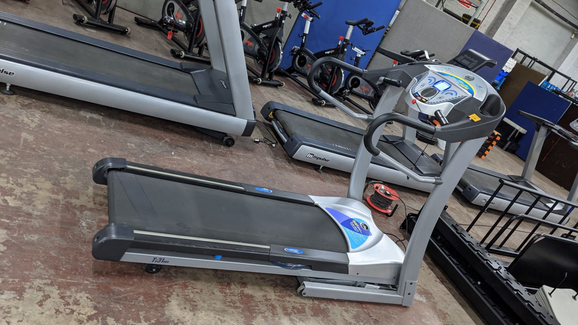 Horizon Fitness Ti31 HRC Treadmill - folds up for easy storage - Image 4 of 18
