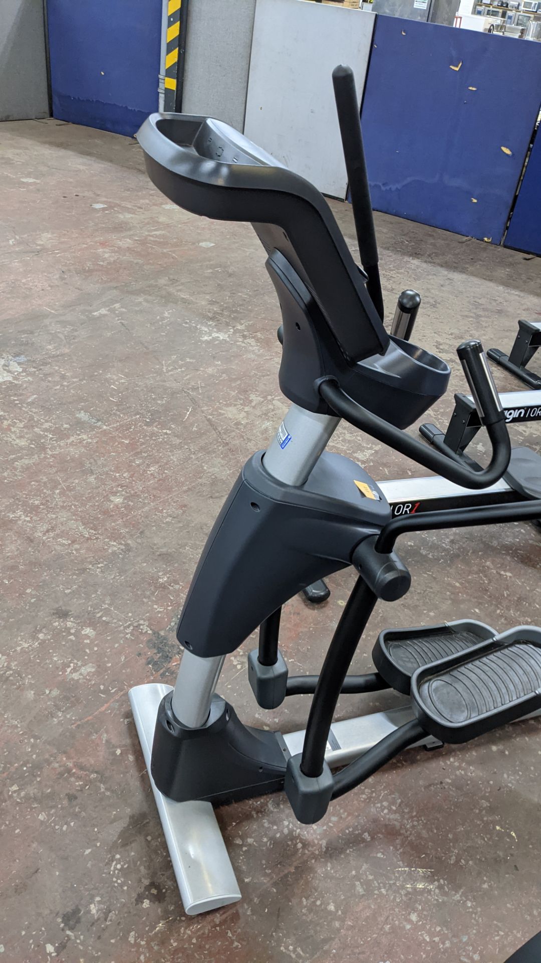 Impulse model RE500 Elliptical Cross Trainer. 21" stride length, 7" step on height. LED display cons - Image 5 of 13