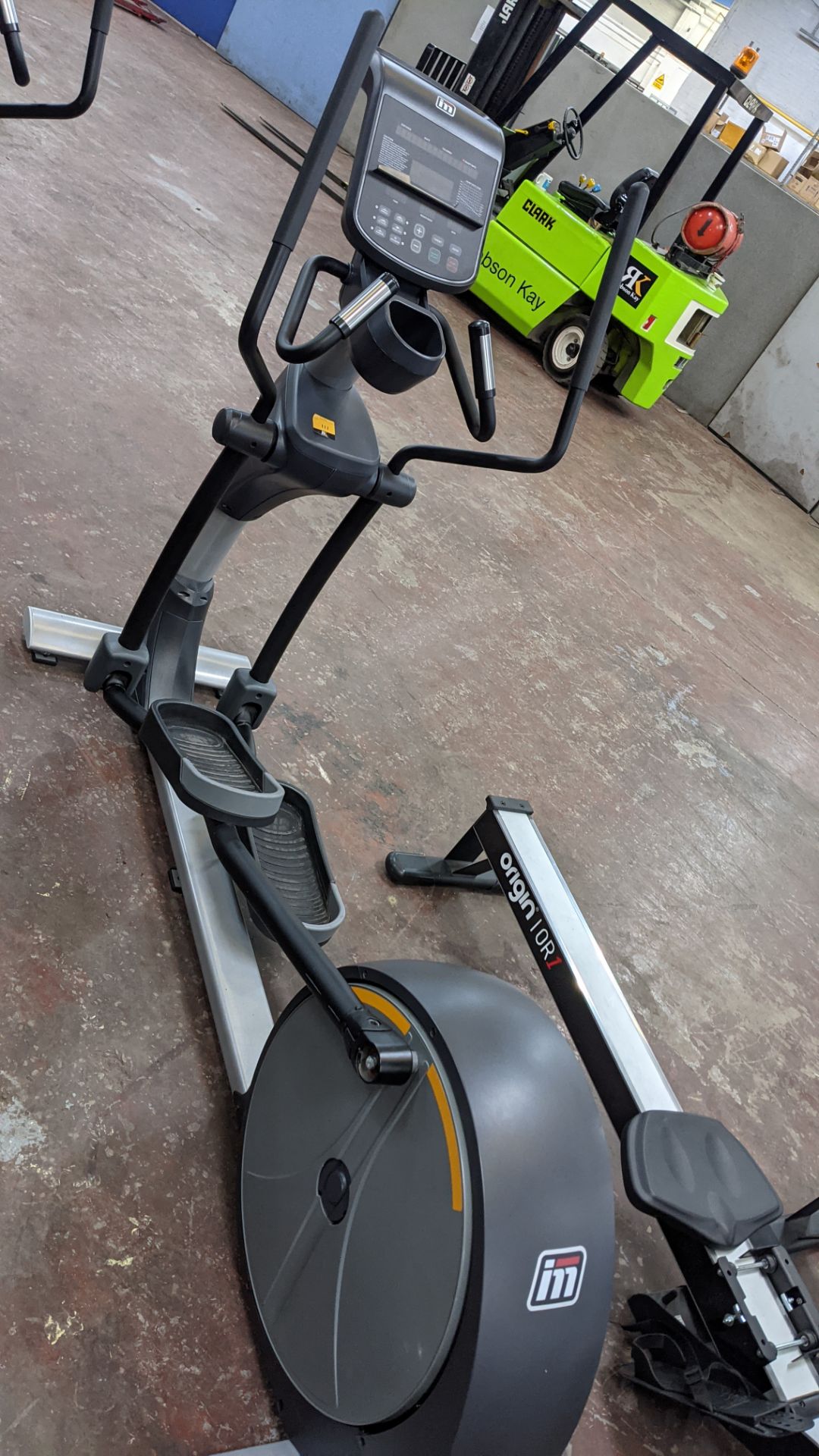 Impulse model RE500 Elliptical Cross Trainer. 21" stride length, 7" step on height. LED display cons - Image 3 of 13