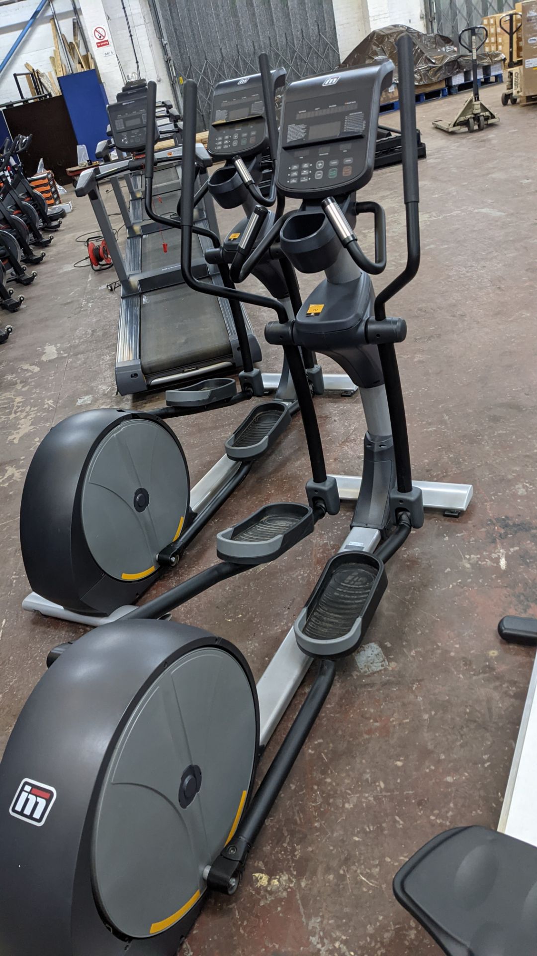 Impulse model RE500 Elliptical Cross Trainer. 21" stride length, 7" step on height. LED display cons - Image 12 of 13