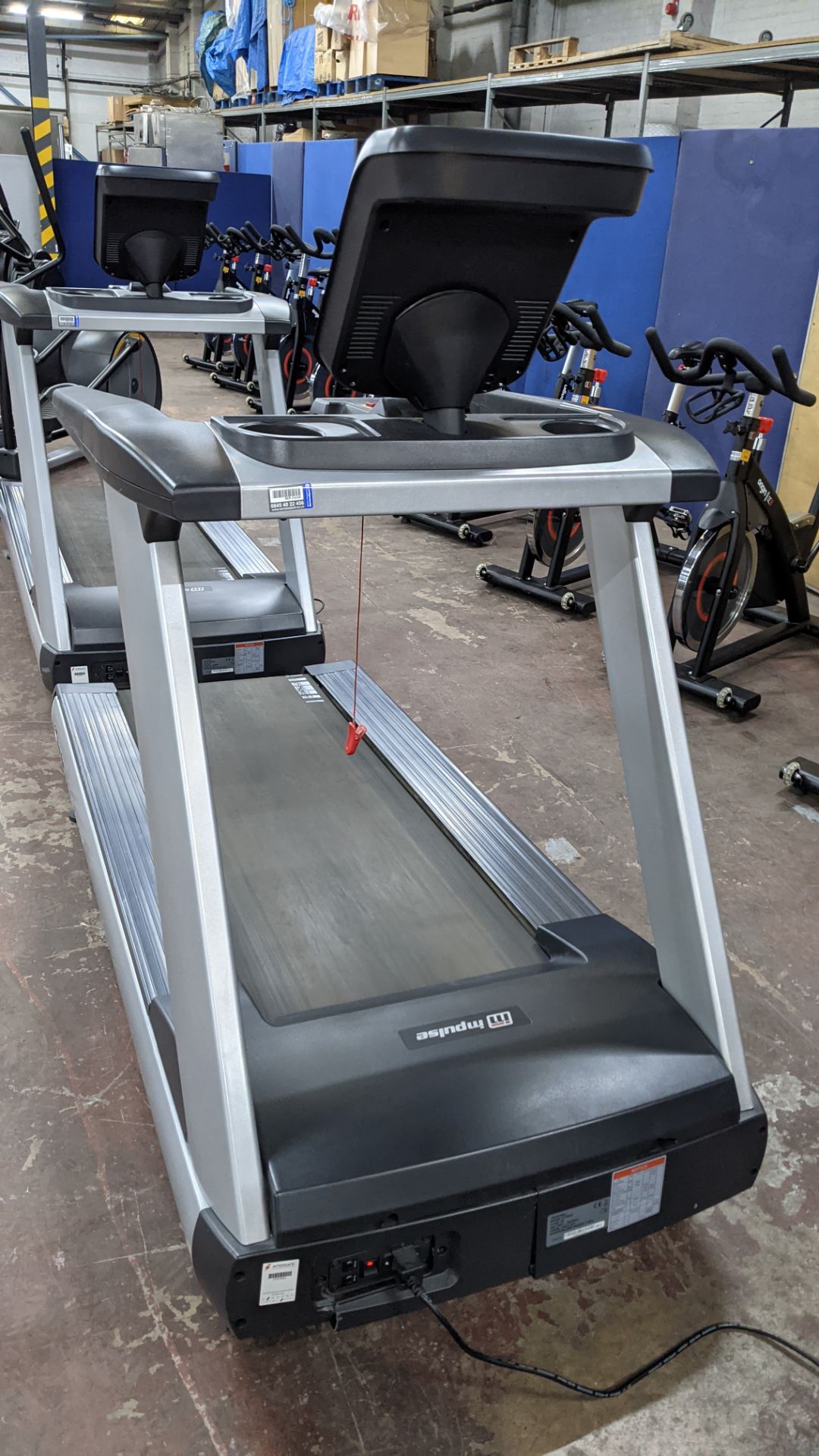 Impulse RT500H Treadmill, max. incline 15°, wide running surface of 22". Low step height 8.5". Weigh - Image 11 of 14