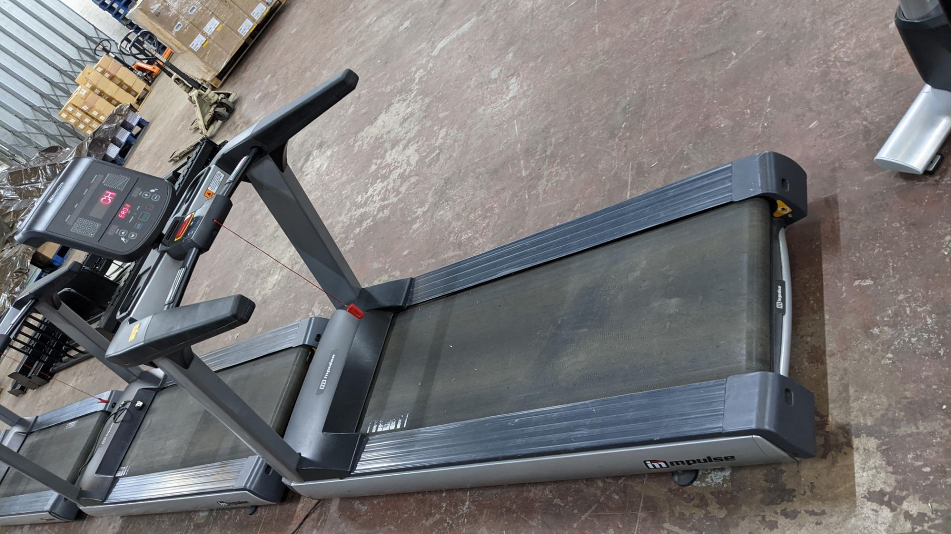 Impulse RT500H Treadmill, max. incline 15°, wide running surface of 22". Low step height 8.5". Weigh