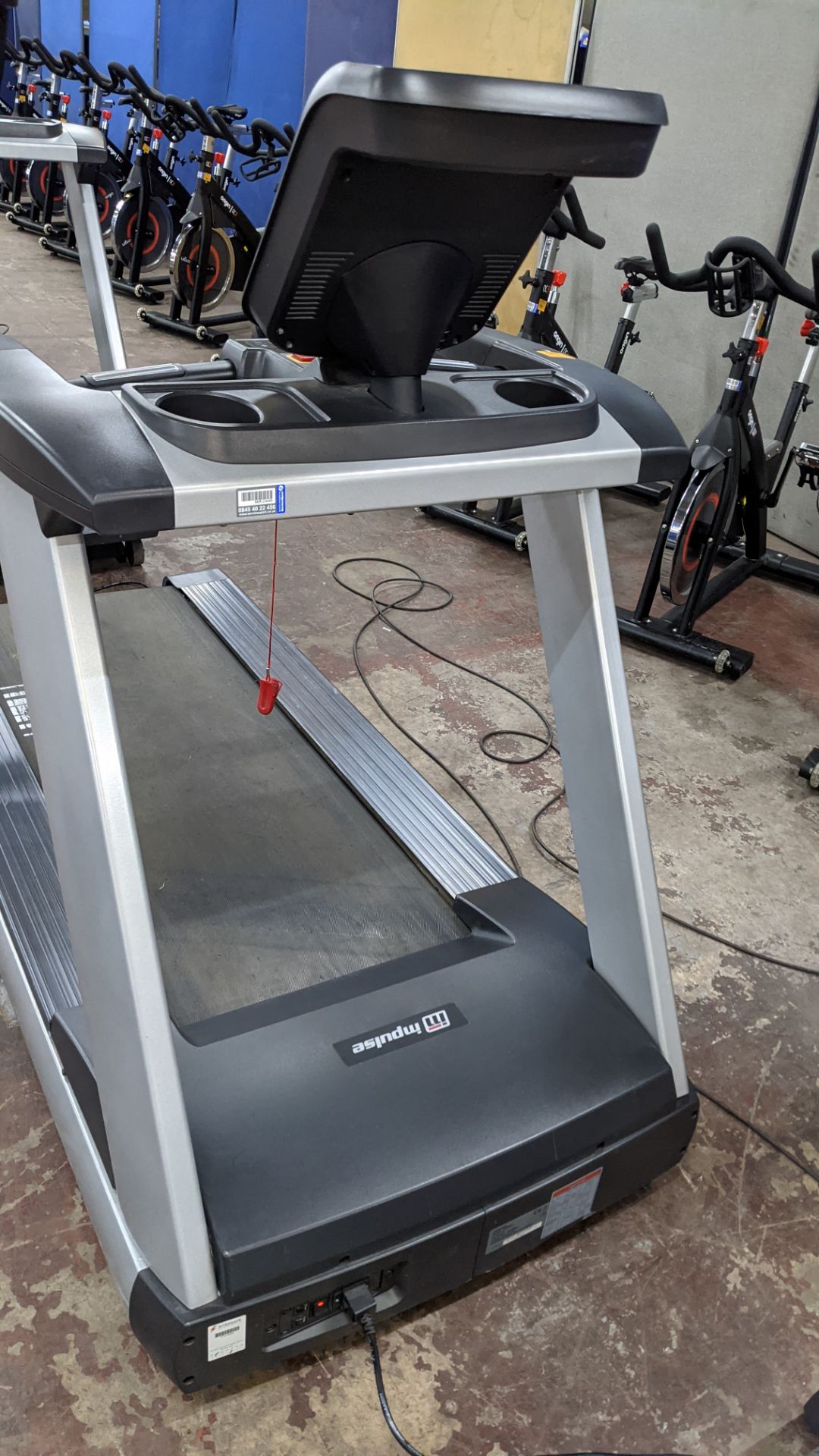 Impulse RT500H Treadmill, max. incline 15°, wide running surface of 22". Low step height 8.5". Weigh - Image 9 of 17