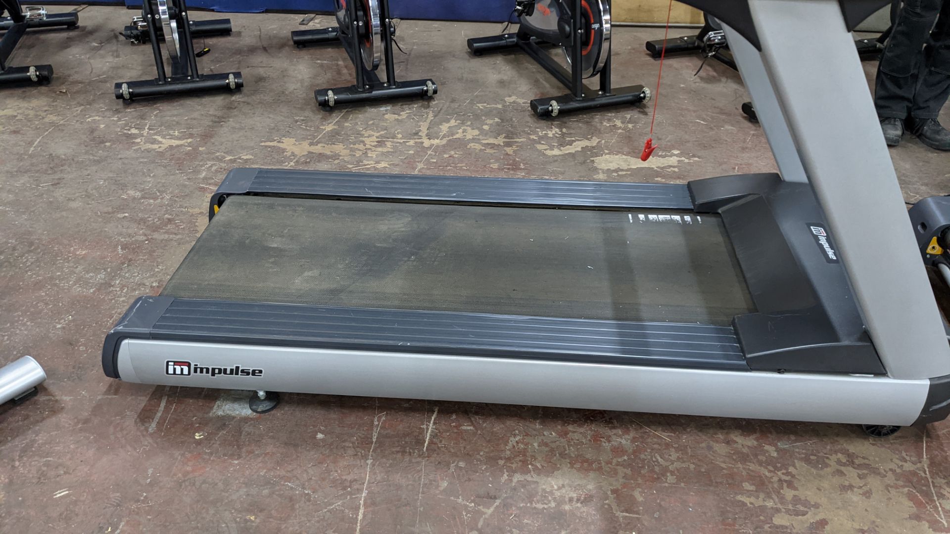 Impulse RT500H Treadmill, max. incline 15°, wide running surface of 22". Low step height 8.5". Weigh - Image 14 of 20