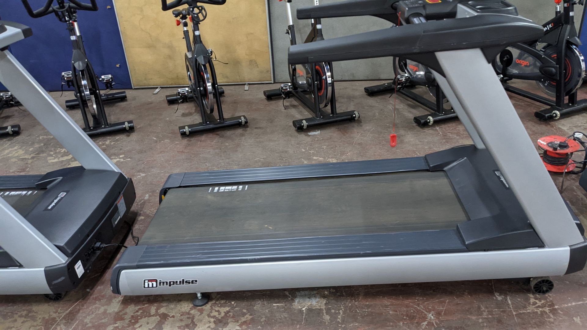 Impulse RT500H Treadmill, max. incline 15°, wide running surface of 22". Low step height 8.5". Weigh - Image 14 of 14