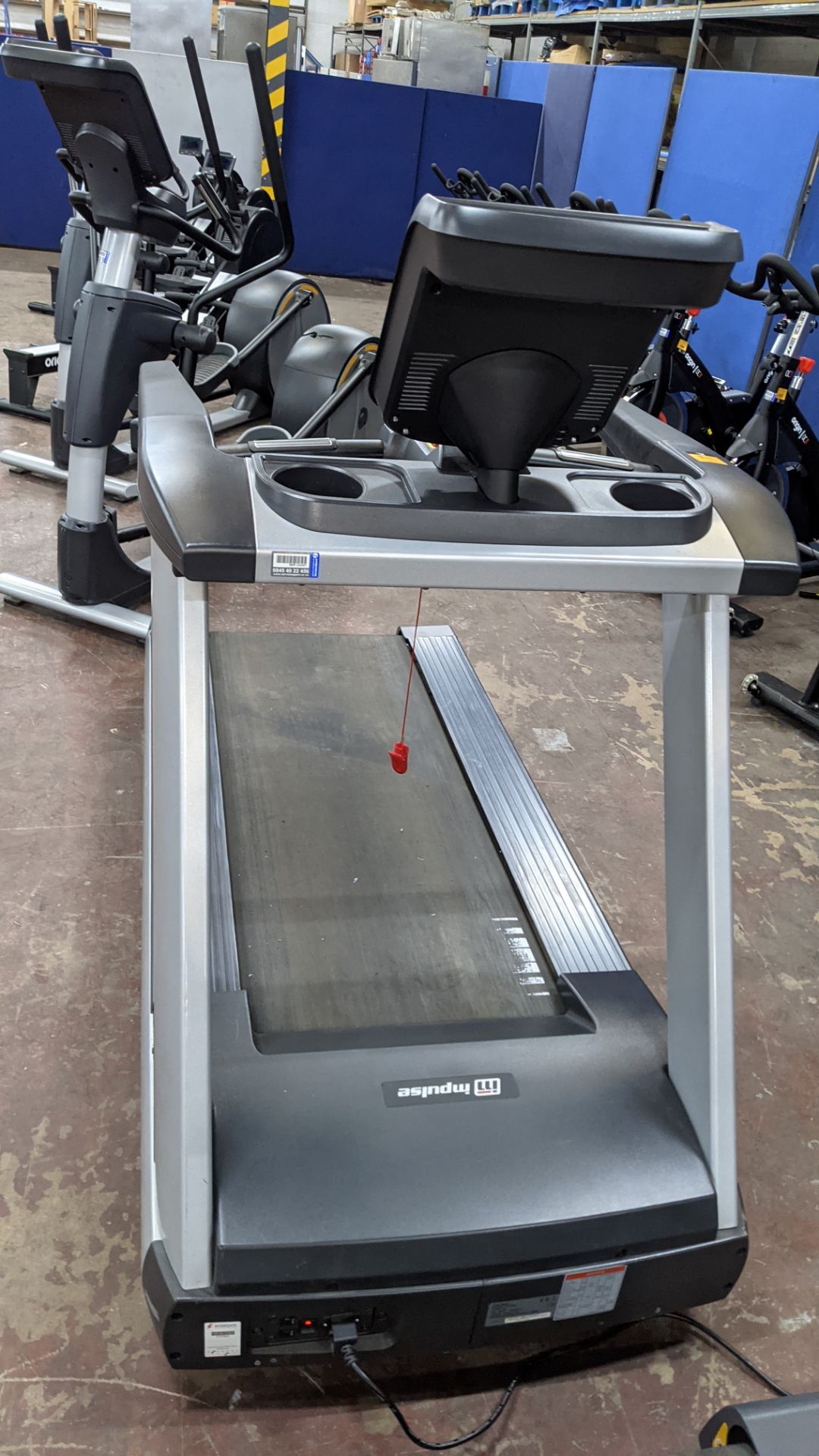 Impulse RT500H Treadmill, max. incline 15°, wide running surface of 22". Low step height 8.5". Weigh - Image 9 of 20