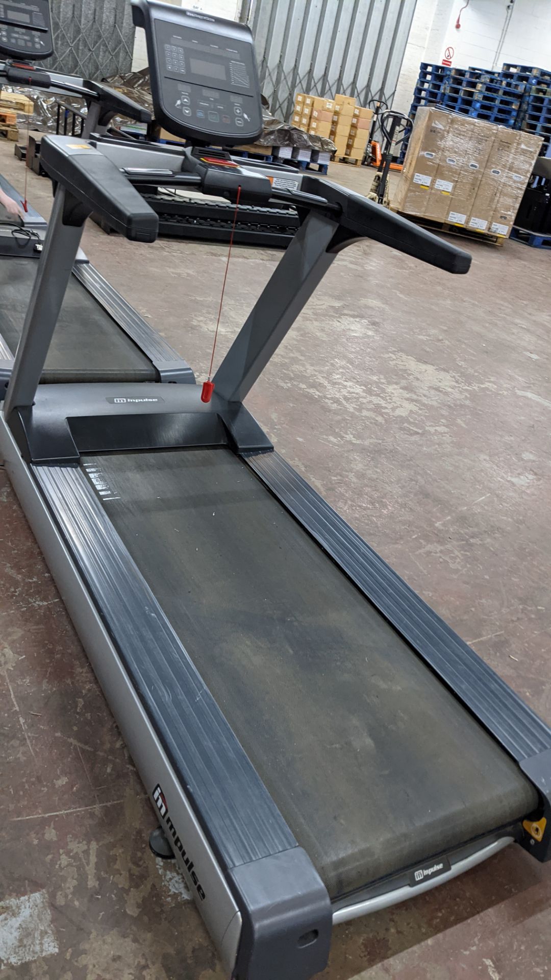 Impulse RT500H Treadmill, max. incline 15°, wide running surface of 22". Low step height 8.5". Weigh - Image 19 of 20