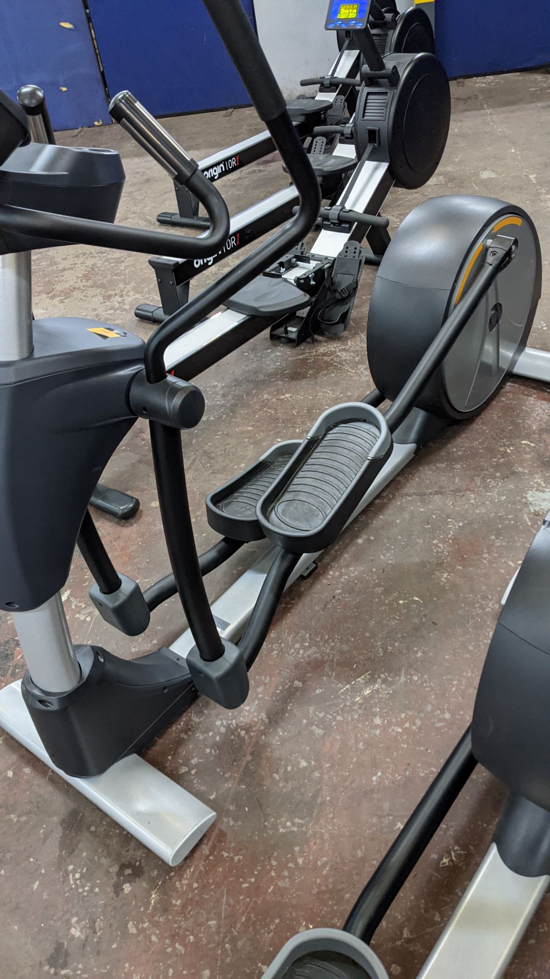 Impulse model RE500 Elliptical Cross Trainer. 21" stride length, 7" step on height. LED display cons - Image 6 of 13