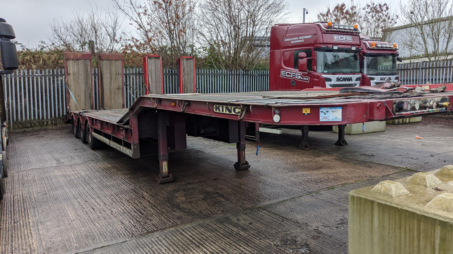 2011 King TRL step frame trailer