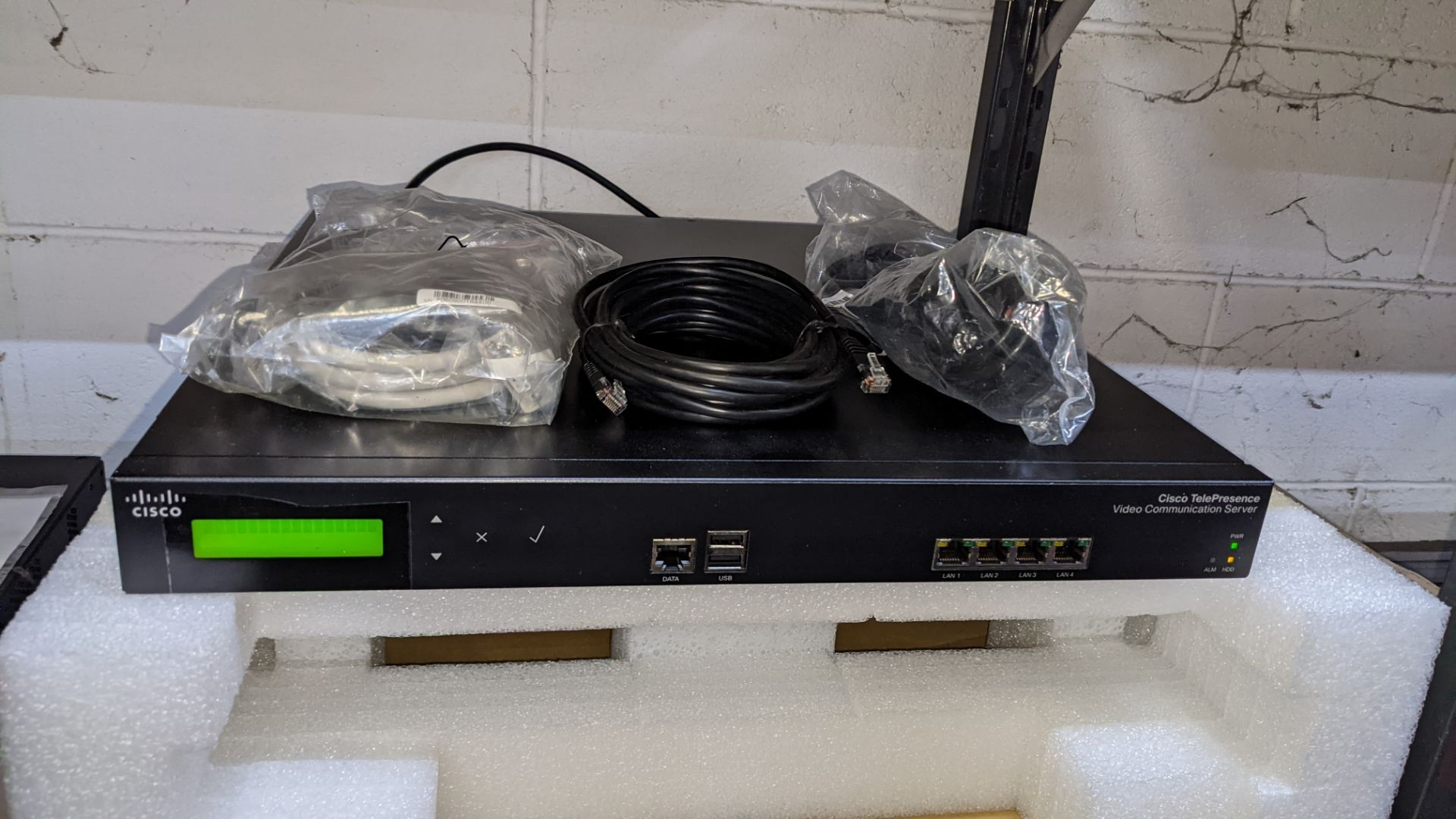 Cisco TelePresence video communication server - Image 9 of 11