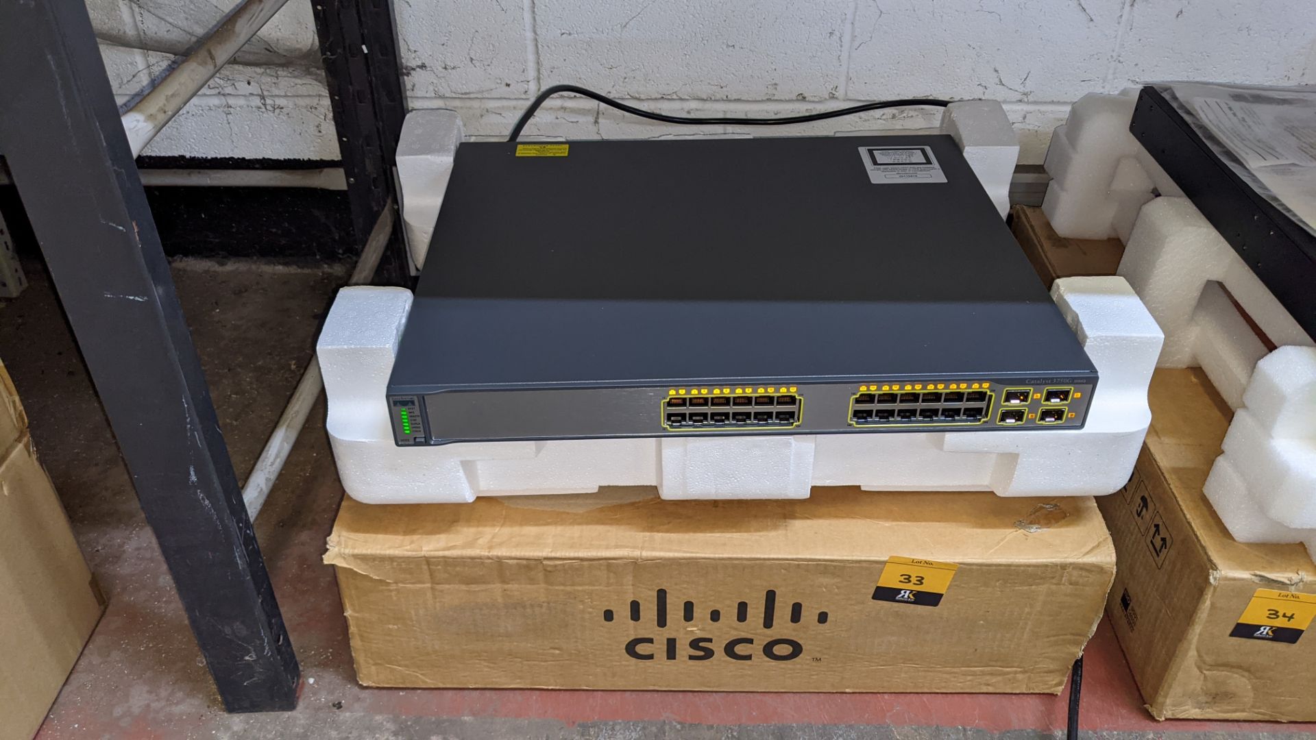 Cisco Catalyst 3750G Series switch - Image 3 of 8