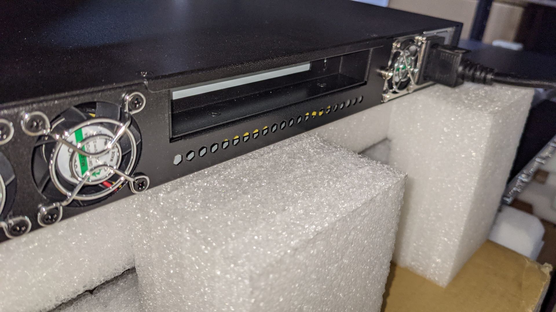 Cisco TelePresence video communication server - Image 5 of 11