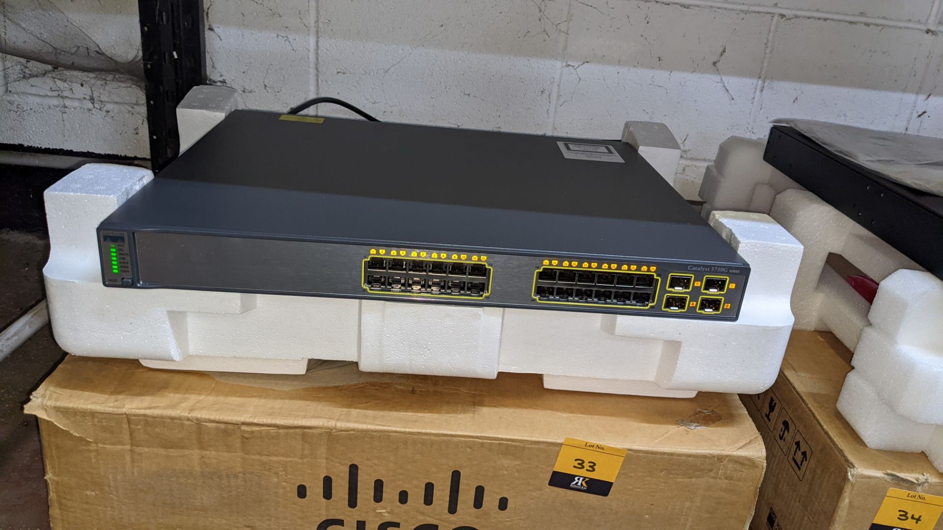 Cisco Catalyst 3750G Series switch - Image 2 of 8