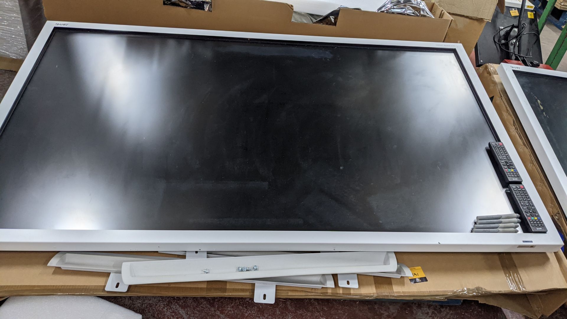 SMART Board Interactive Flat Panel - Model SPNL 4070 - complete with touch pens, remotes and attacha - Image 12 of 14