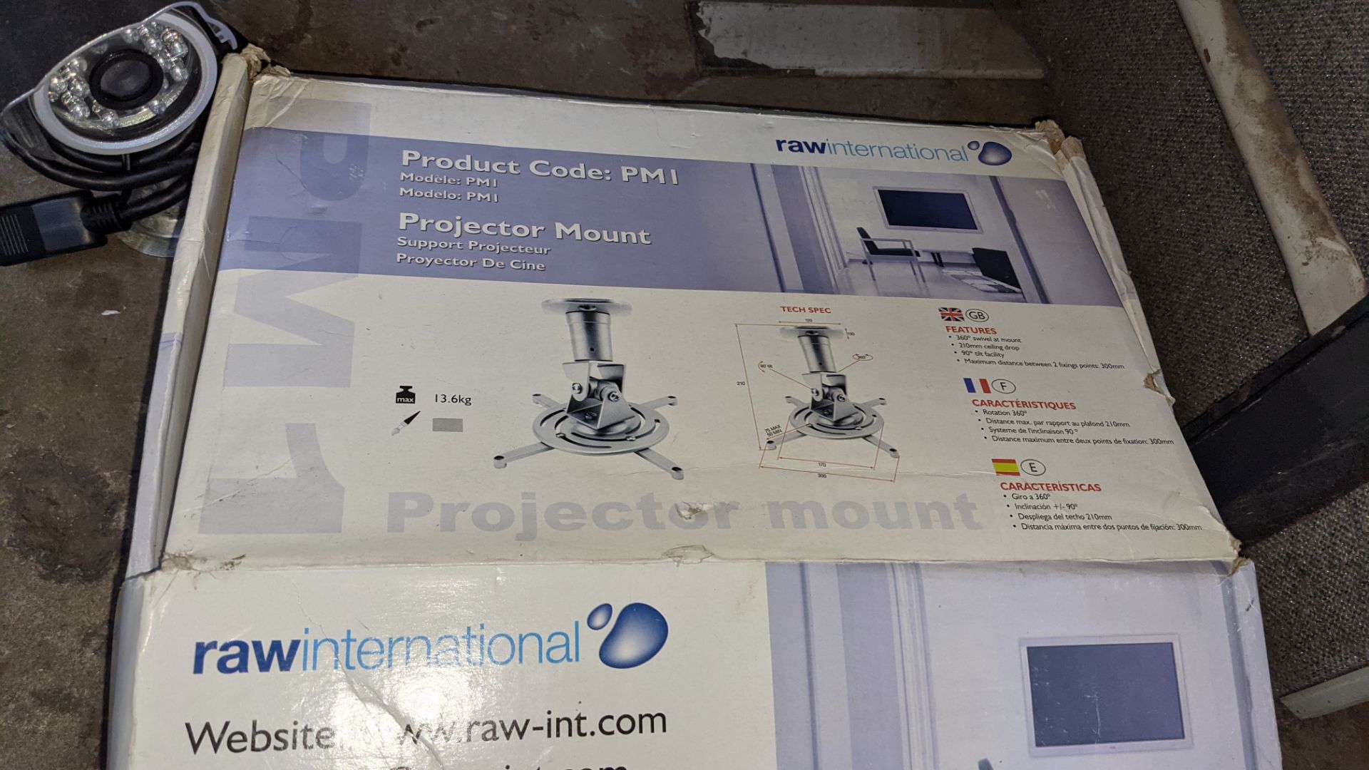 Mixed lot comprising ceiling projector mount & outdoor IP camera