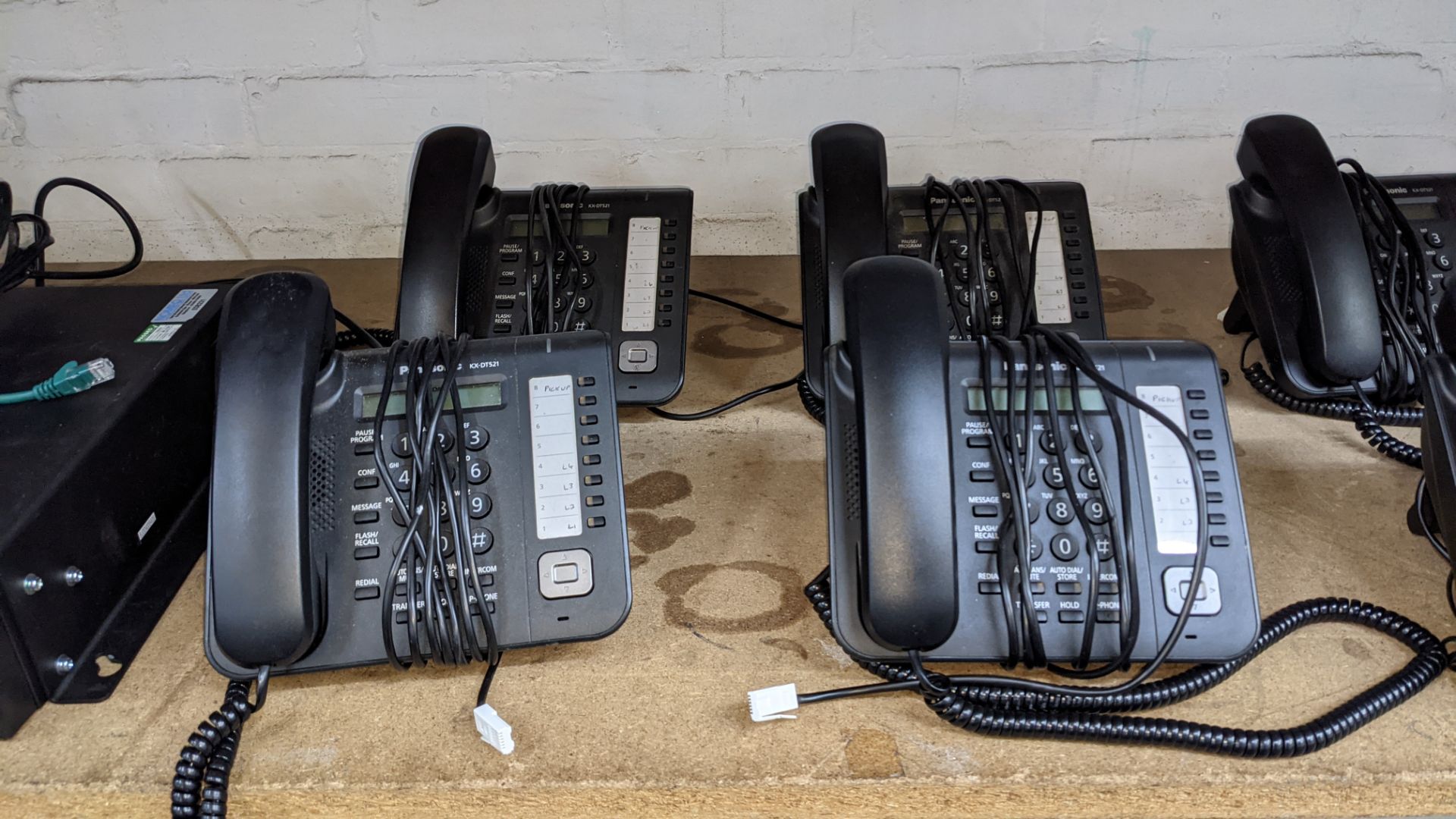 Panasonic phone system comprising KX-NS700 phone system plus 6 handsets - Image 9 of 12