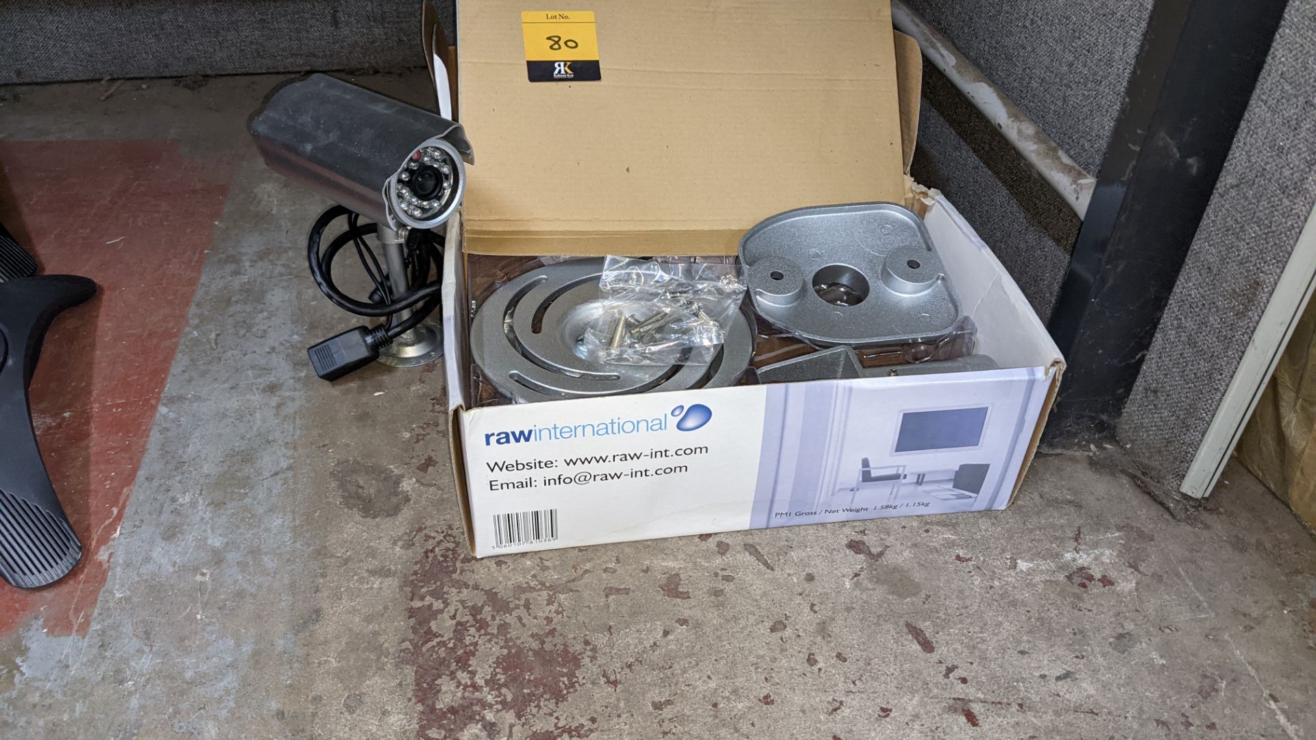 Mixed lot comprising ceiling projector mount & outdoor IP camera - Image 2 of 9