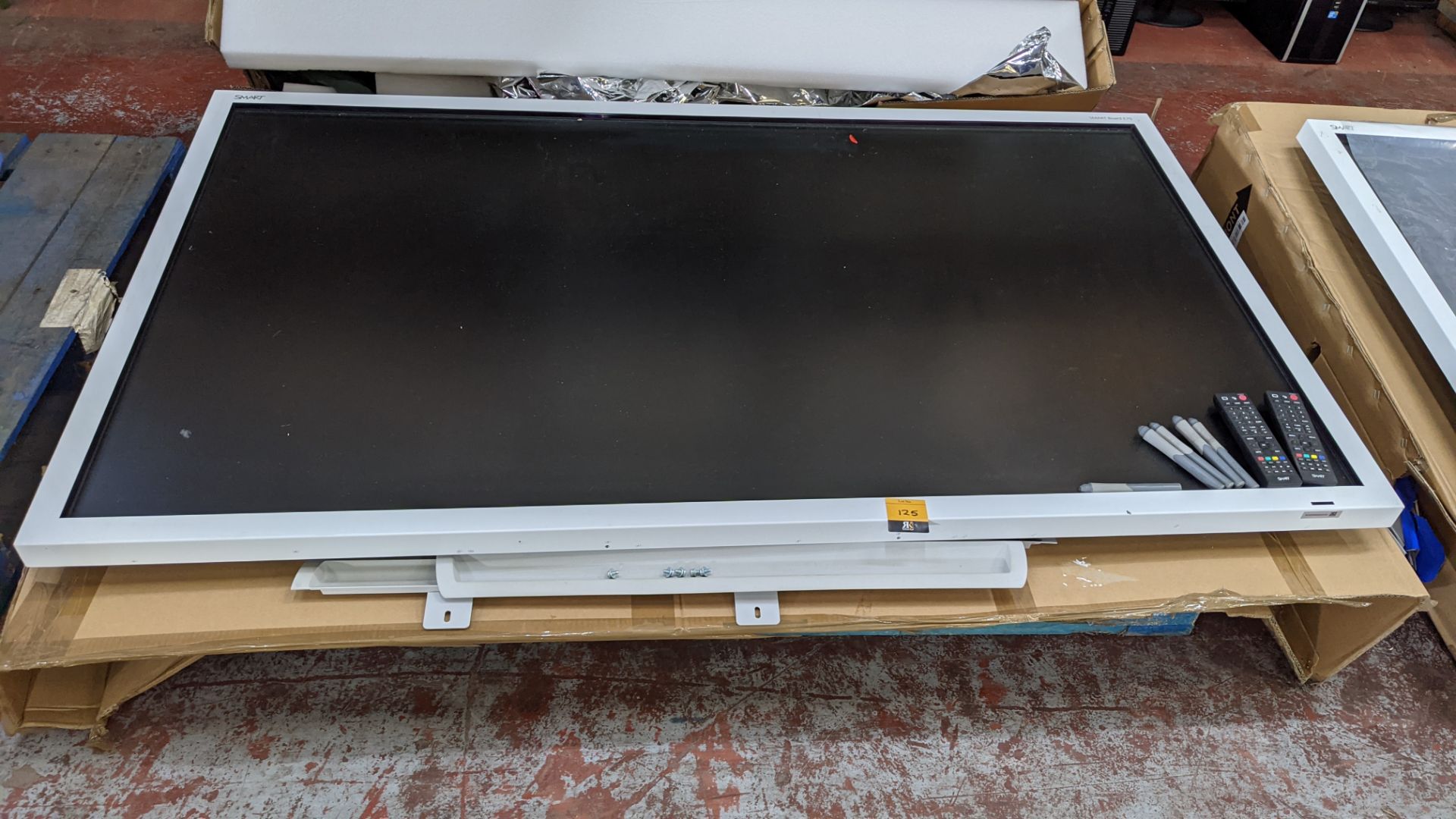 SMART Board Interactive Flat Panel - Model SPNL 4070 - complete with touch pens, remotes and attacha - Image 13 of 14