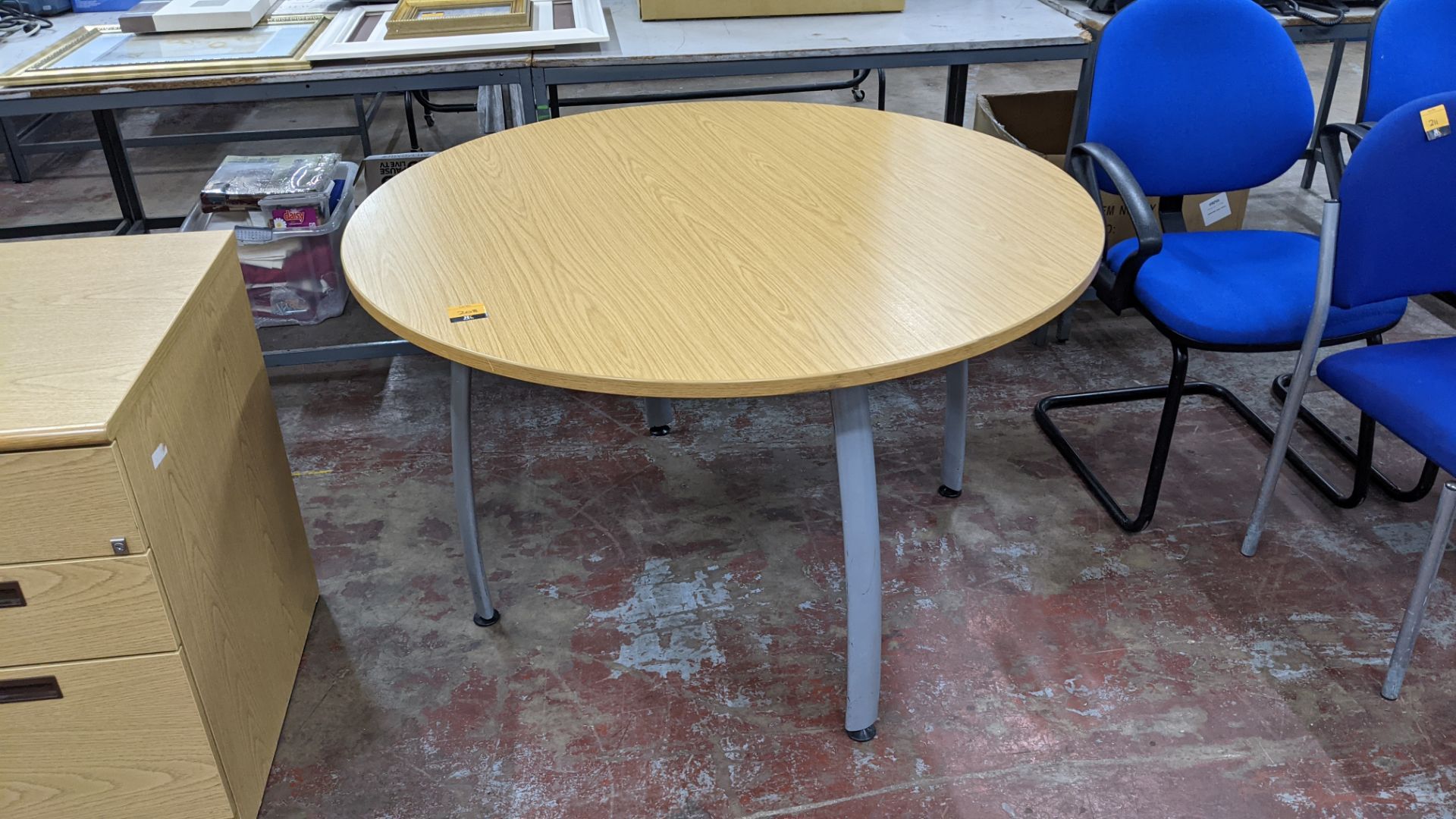 Round office table, 1200mm diameter - Image 3 of 5