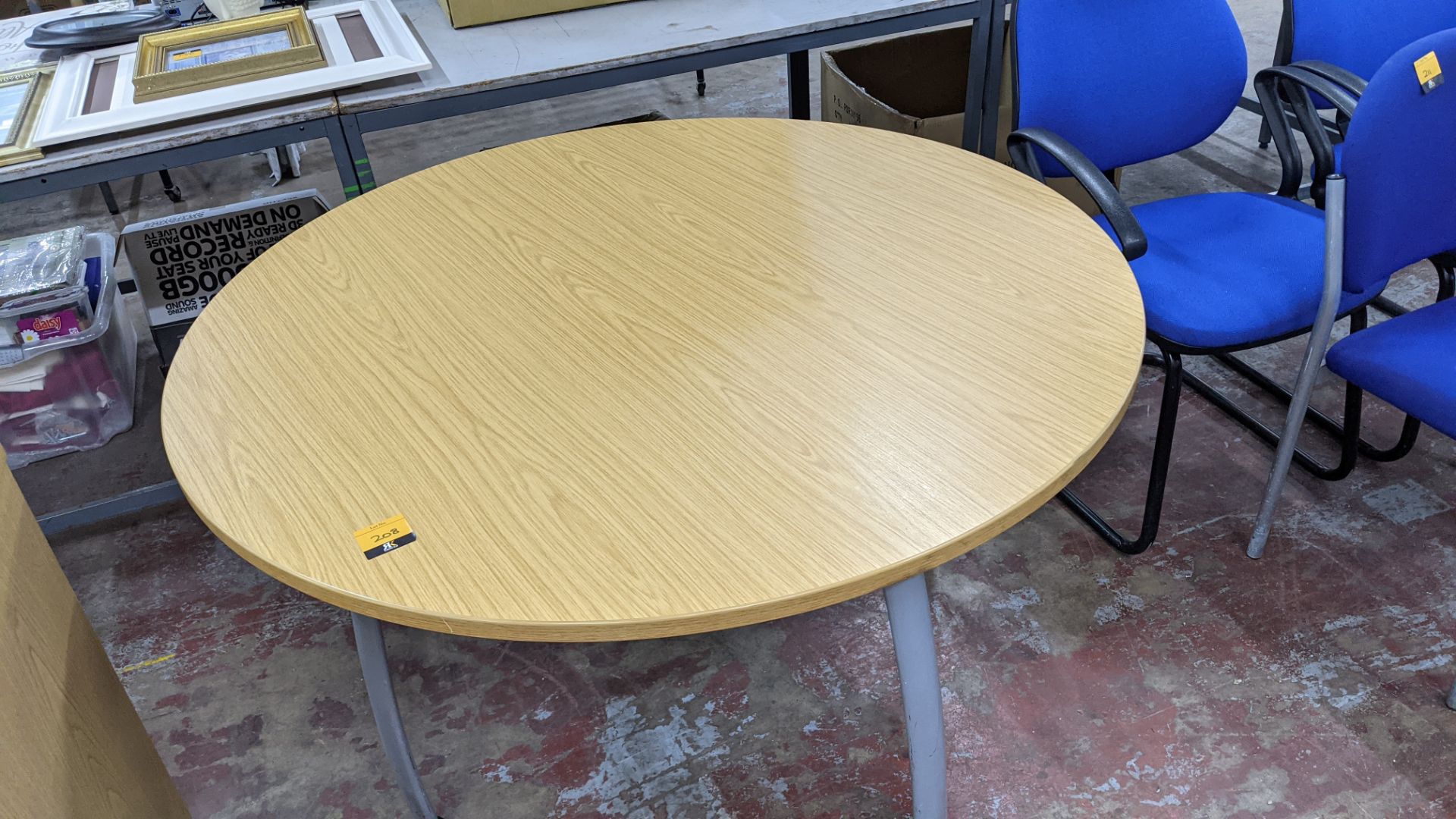 Round office table, 1200mm diameter - Image 4 of 5