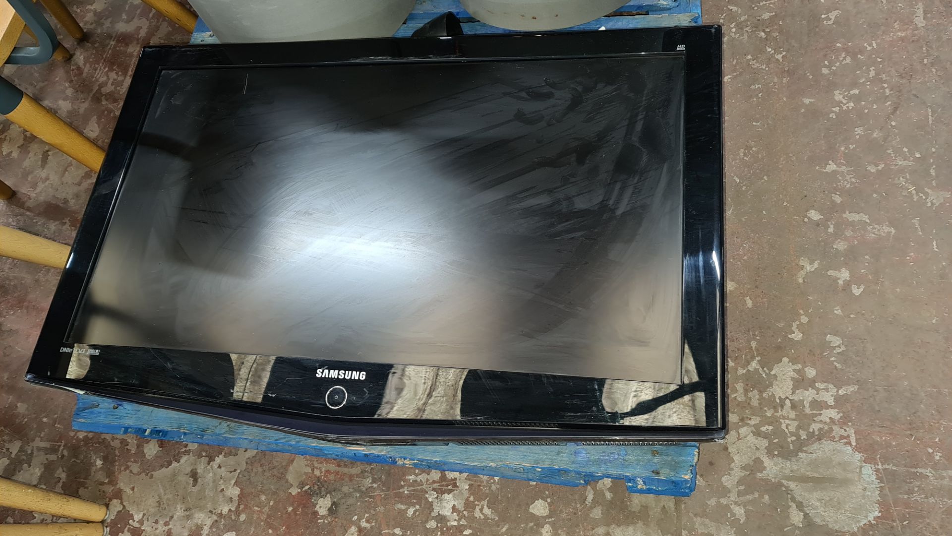 3 off assorted flat panel TVs - no remotes, brackets or other ancillaries - Image 4 of 4