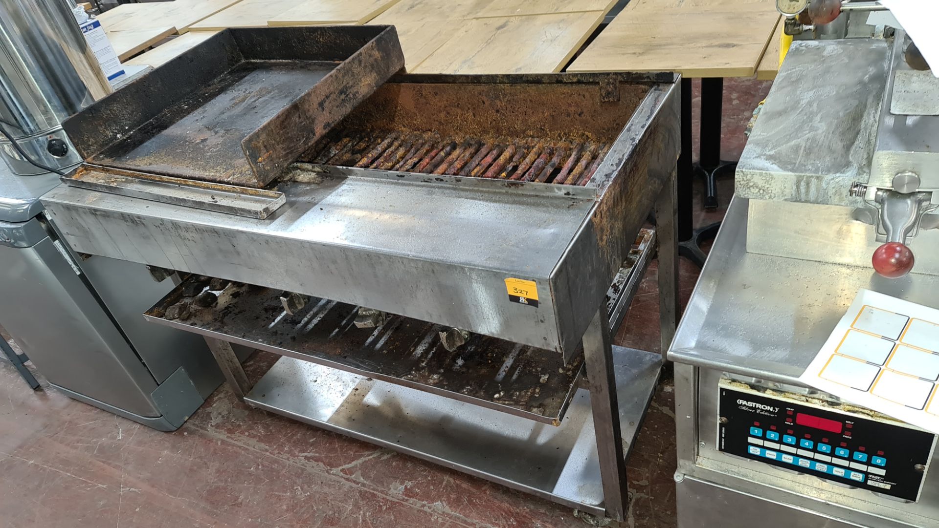 Mobile floor standing multi-control gas barbeque/griddle system circa 680mm wide - Image 2 of 4