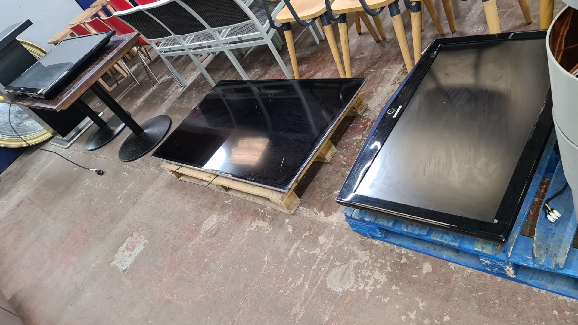 3 off assorted flat panel TVs - no remotes, brackets or other ancillaries
