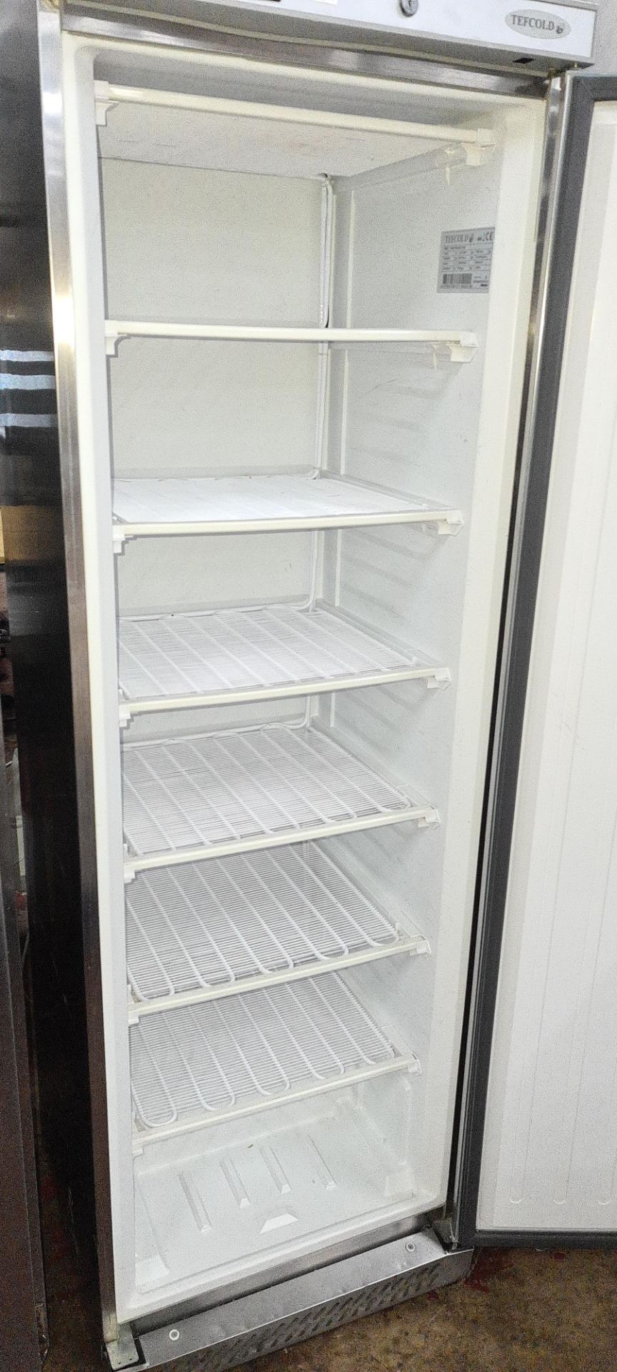 Tefcold UF400 silver tall single door freezer - Image 4 of 6
