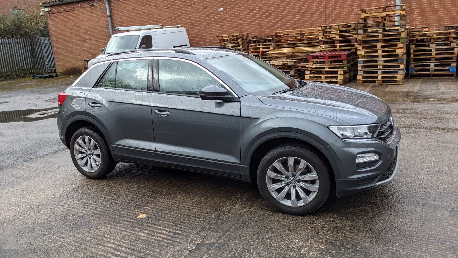 2020 Volkswagen T-ROC SE TDi, huge spec, grey metallic, leather, just 3,649 recorded miles ! Insolvency Sale - NO RESERVE