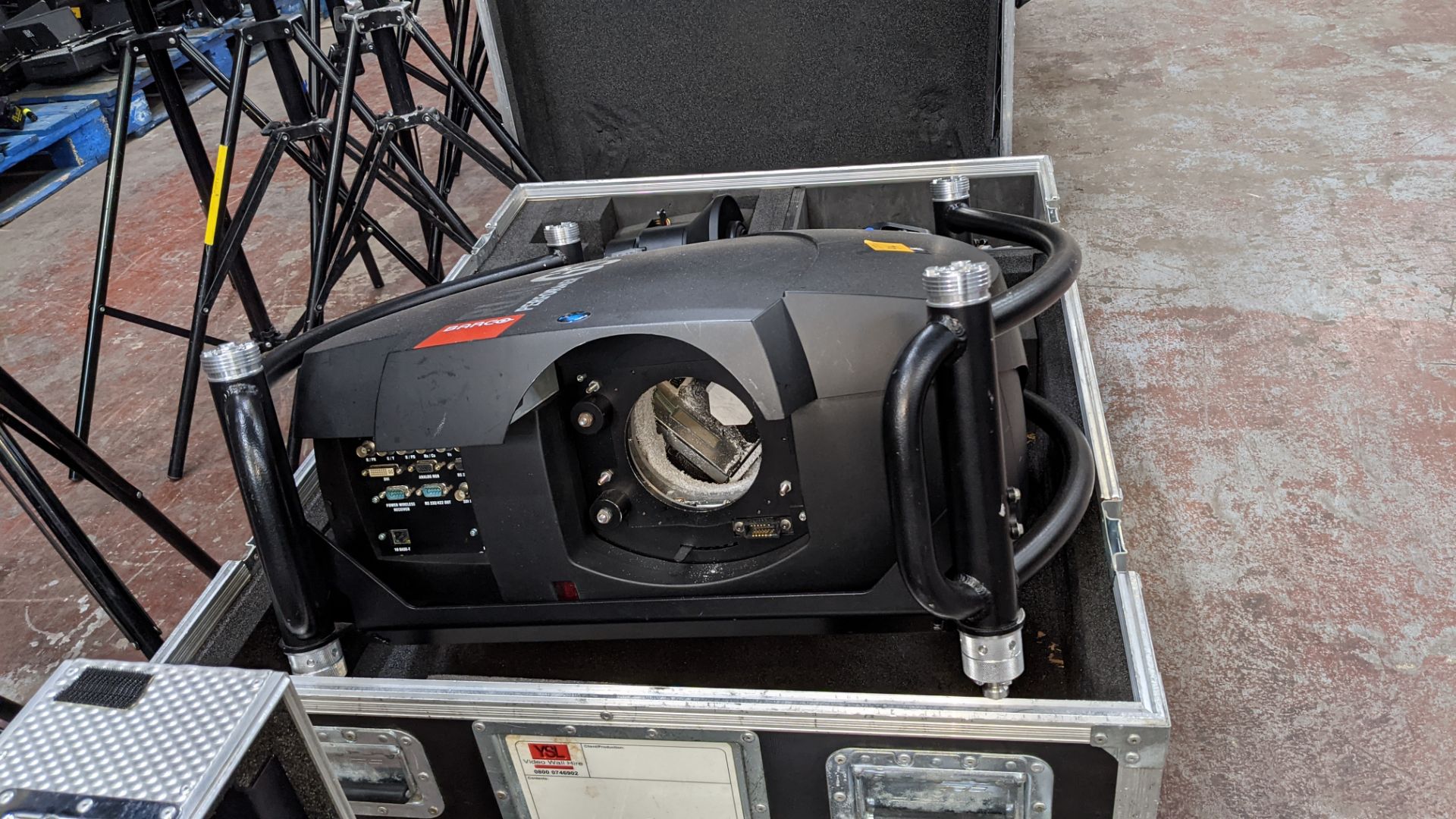 Barco model RLMG5i Performer large projector with dedicated flight case - Image 7 of 16