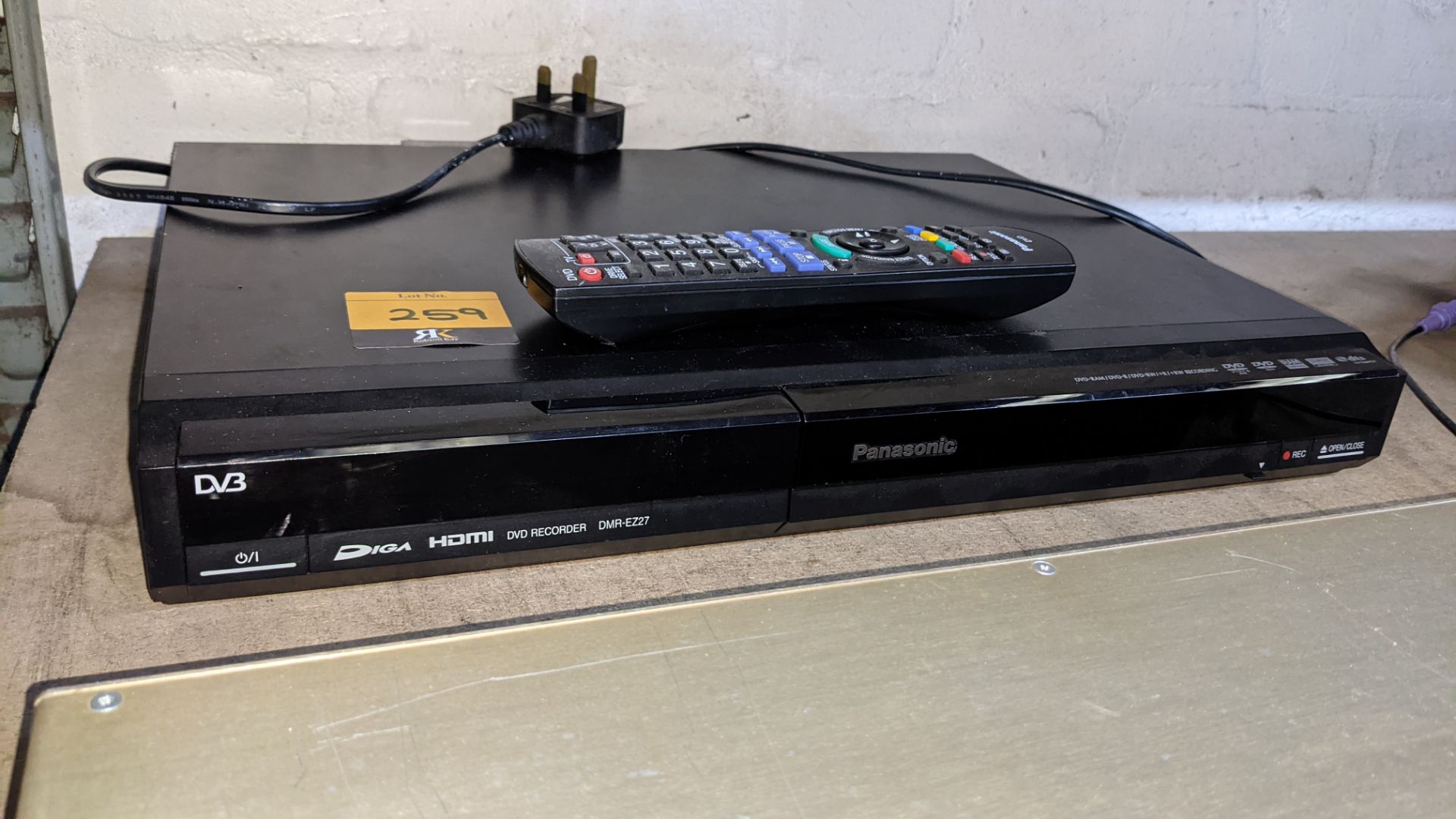 DVD recorder with remote control - Image 3 of 7