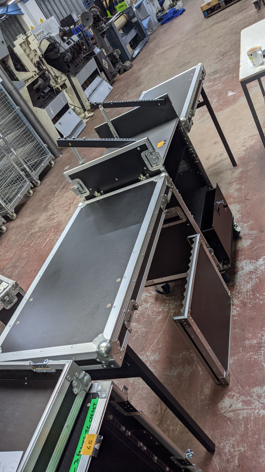 Spider 19inch rack case comprising 15U mobile rack with front & rear covers that turn into optional