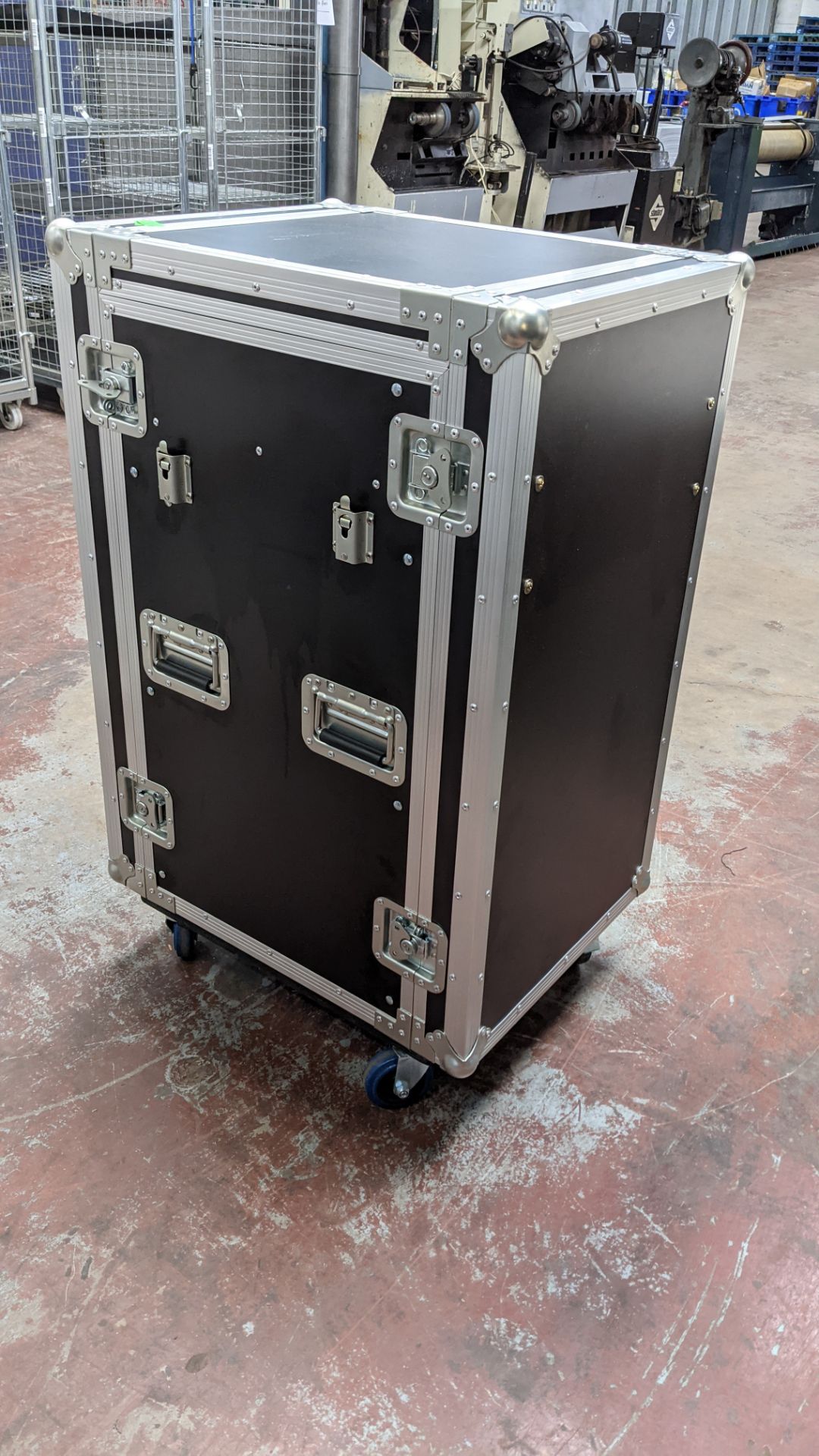 Spider 19inch rack case comprising 15U mobile rack with front & rear covers that turn into optional - Image 17 of 17