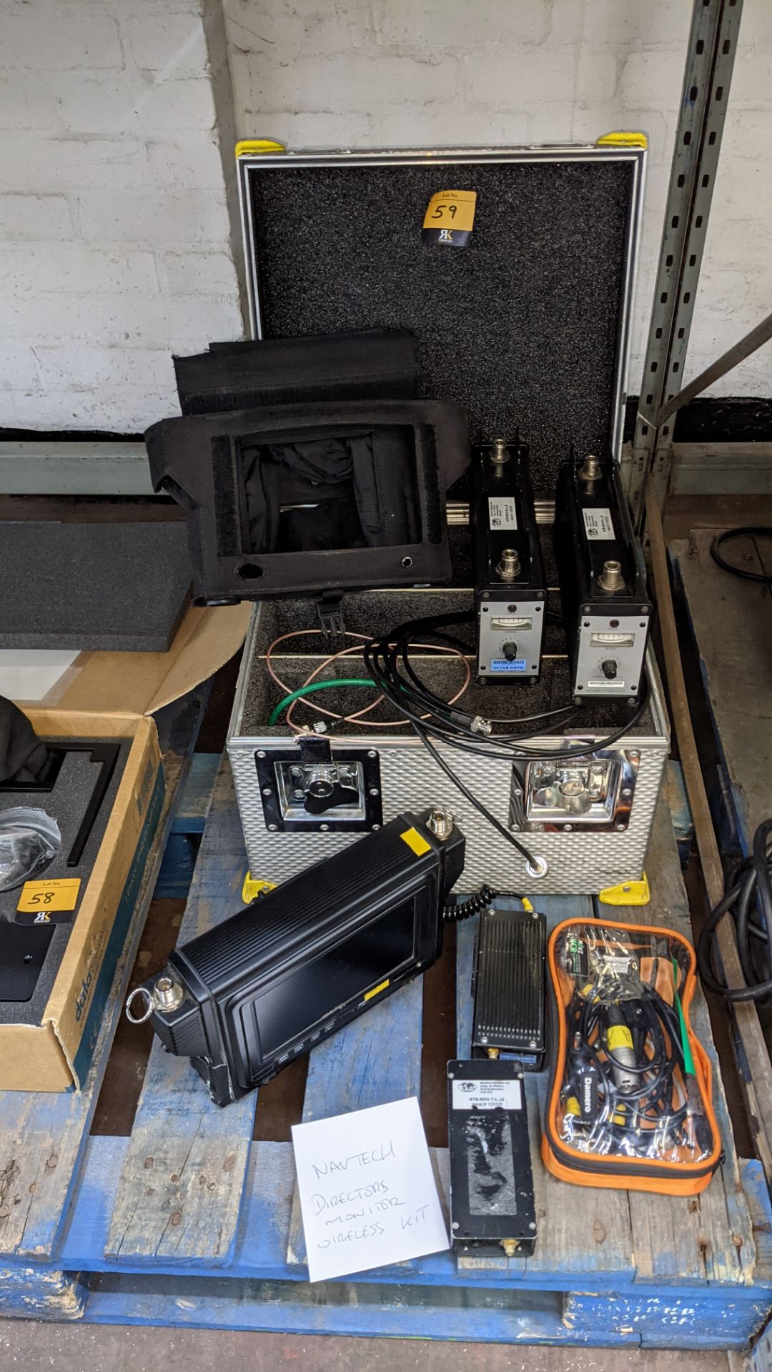 Navtech Director's Long Range Wireless Video Monitor kit in heavy-duty flight case - Image 2 of 12