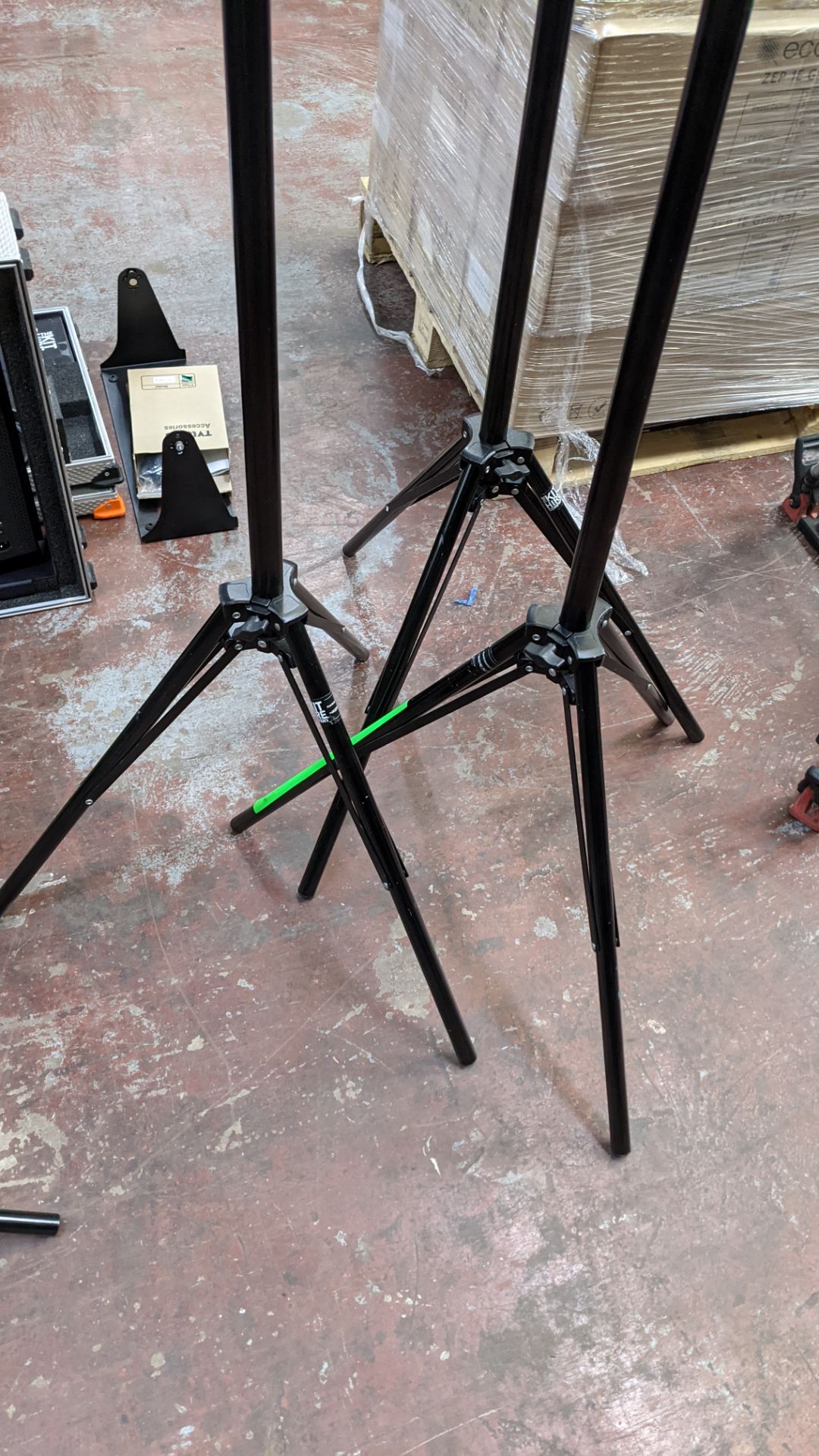 3 off Lighting Stands each extending up to approx. 3.1m from floor at max. height - Image 6 of 8