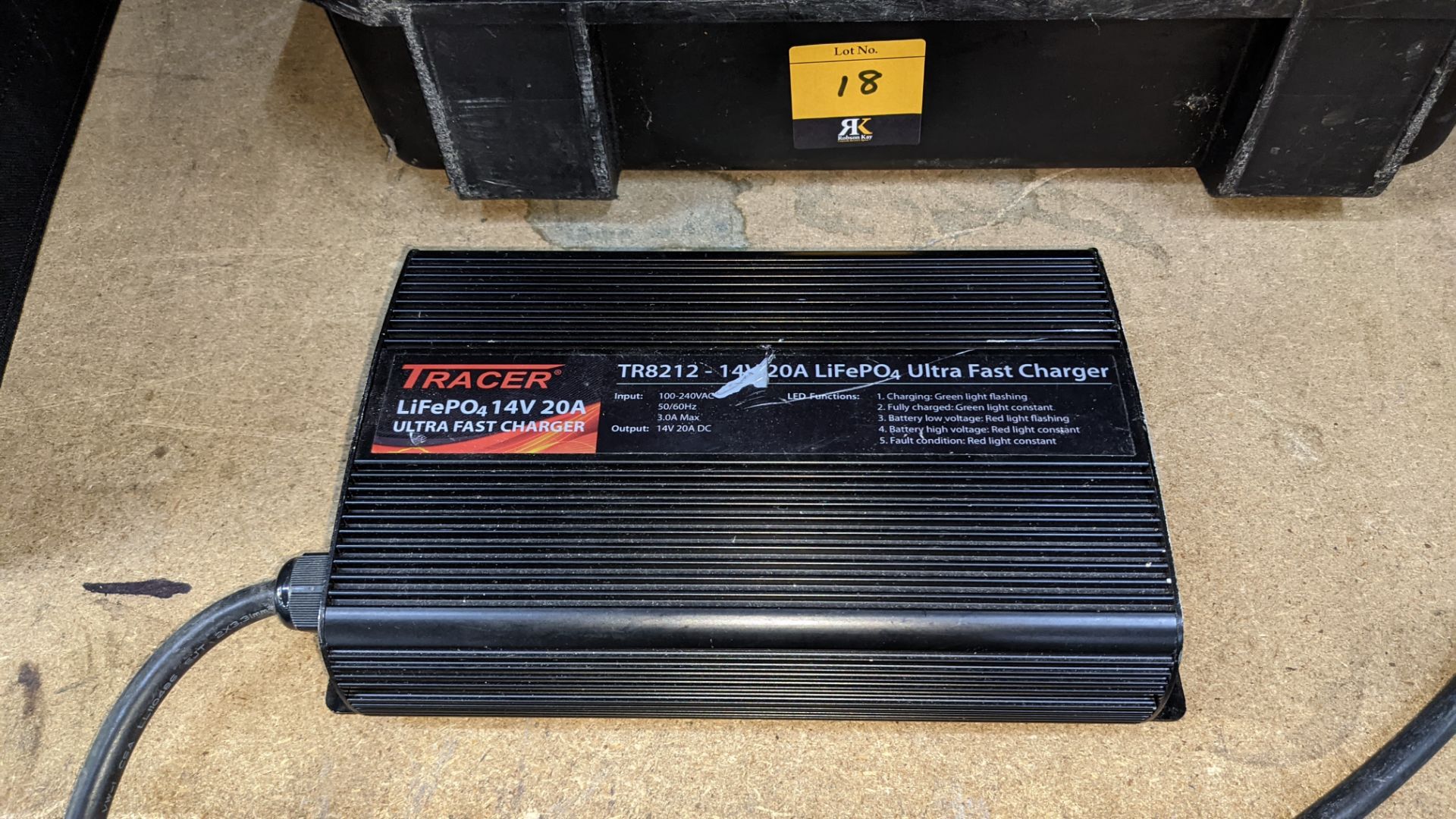 Tracer LiFePO4 12v 170Ah 2040Wh Suitcase battery in dedicated case with neutrik powercon external co - Image 3 of 9